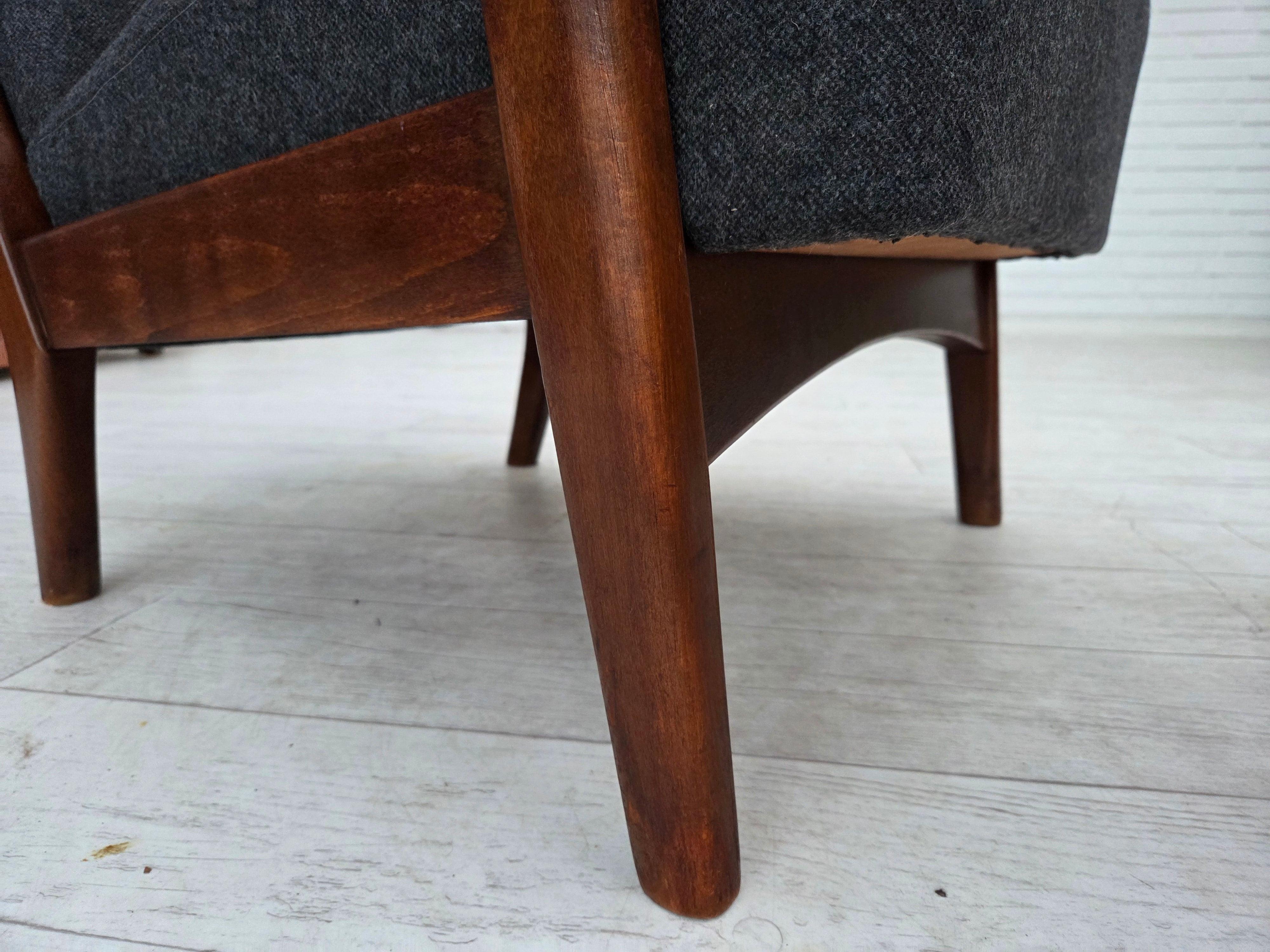 Set_of_Model_8000_Lounge_Chair_and_Ottoman_by_Fritz_Hansen_1960s_Denmark