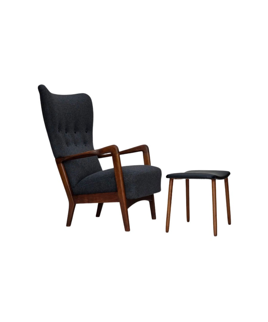 Set_of_Model_8000_Lounge_Chair_and_Ottoman_by_Fritz_Hansen_1960s_Denmark