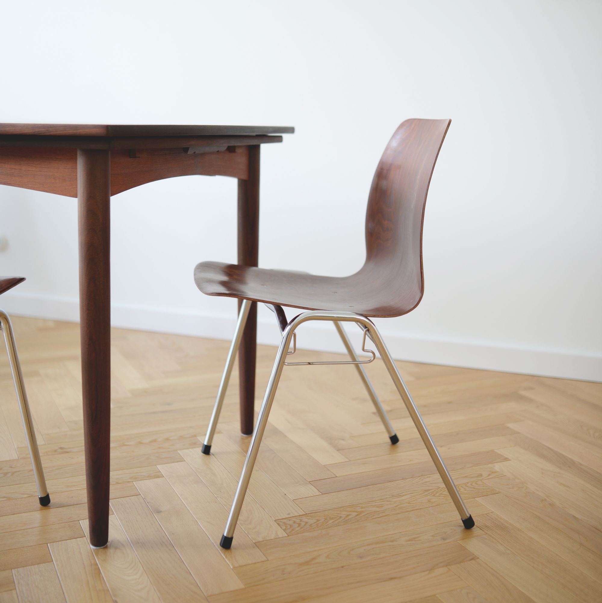 Set_of_4_Pagholz_Plywood_Dining_Chairs_with_Chrome_Frame,_1970s