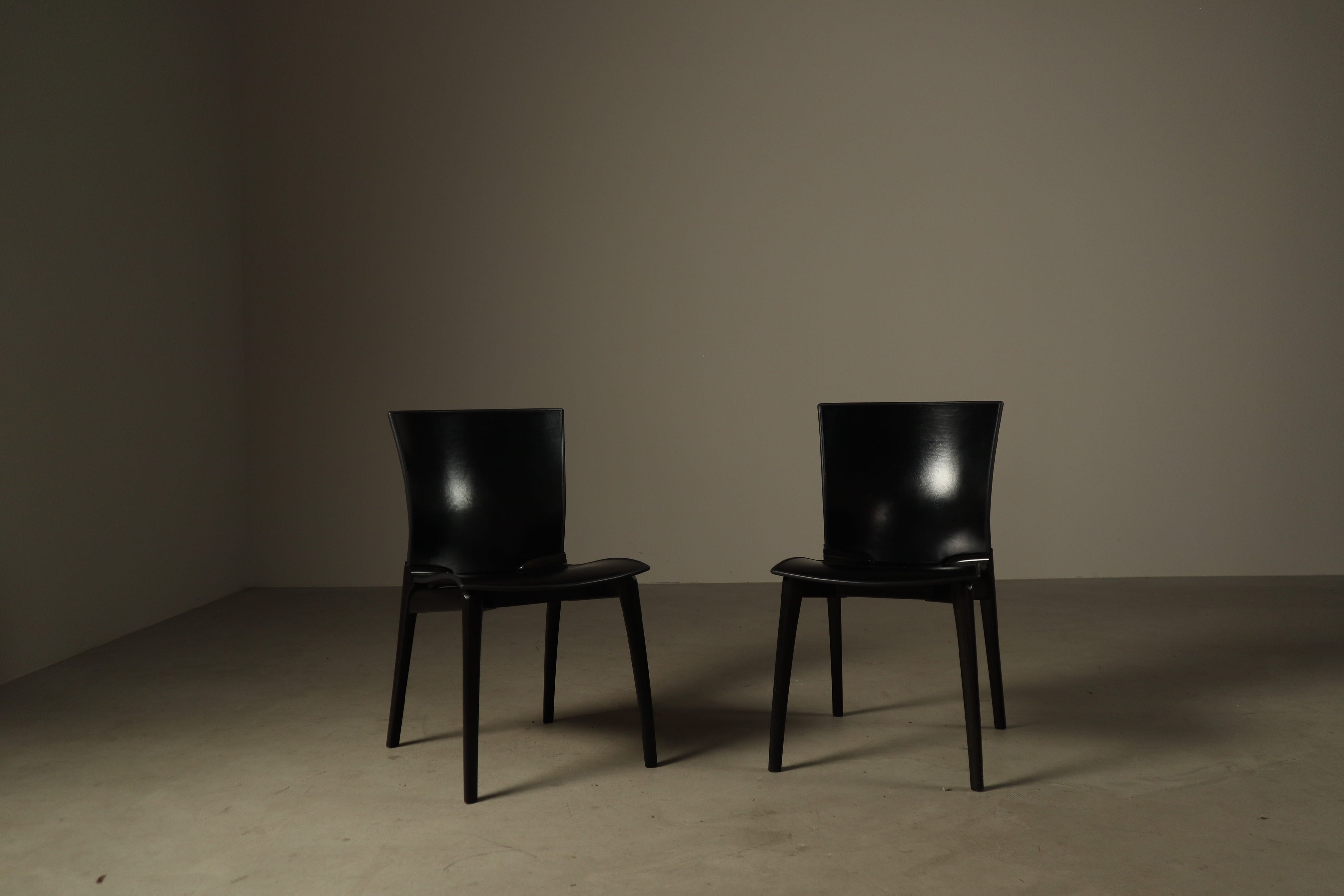 Set_of_7_Cos_Dining_Chairs_by_Josep_Lluscà_for_Cassina_in_Black_Leather,_Italy,_1994
