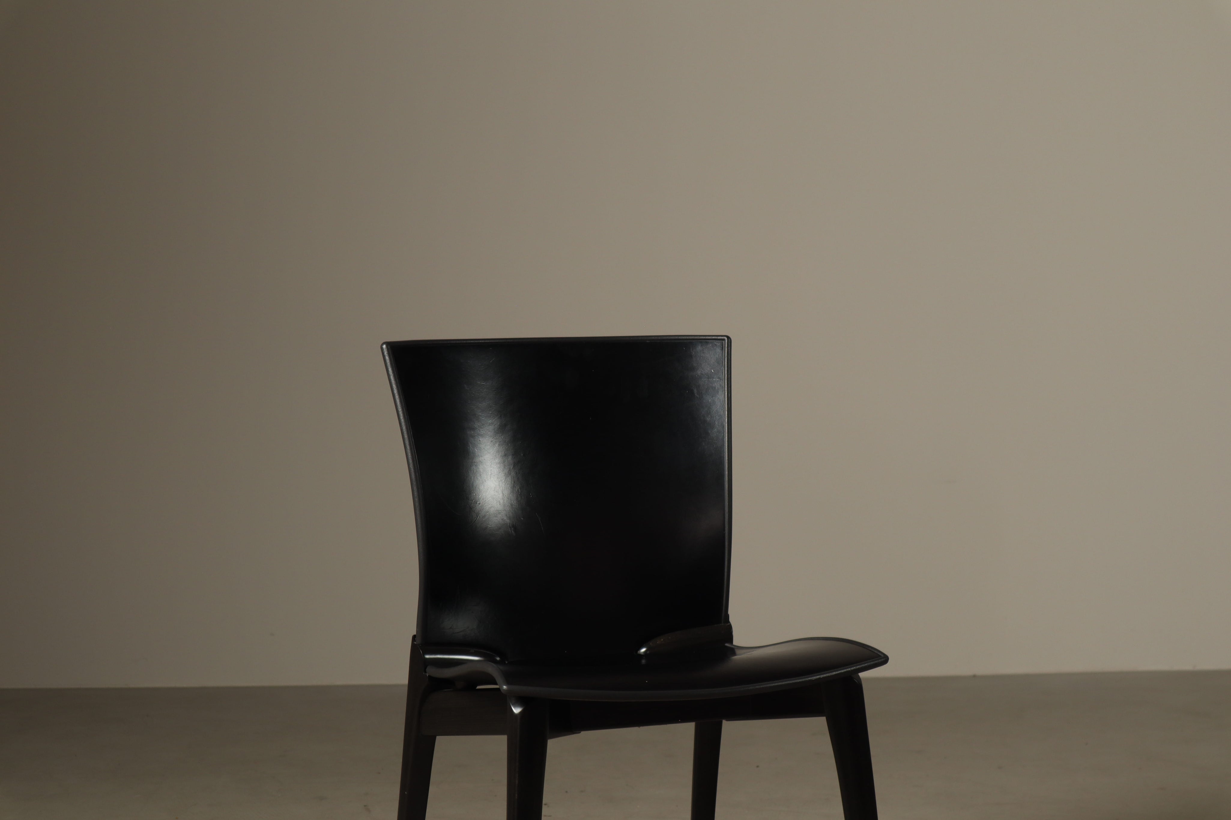 Set_of_7_Cos_Dining_Chairs_by_Josep_Lluscà_for_Cassina_in_Black_Leather,_Italy,_1994