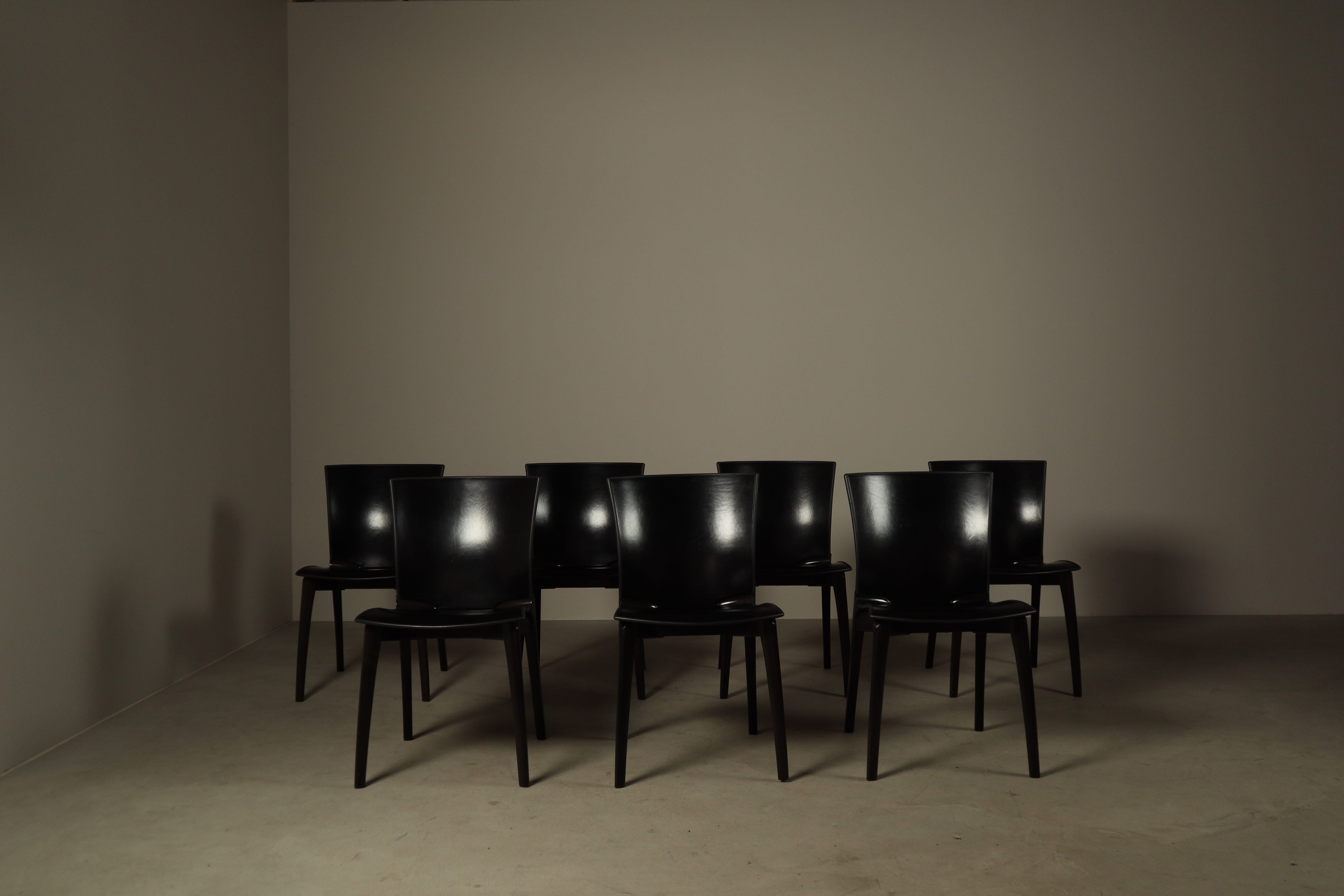 Set_of_7_Cos_Dining_Chairs_by_Josep_Lluscà_for_Cassina_in_Black_Leather,_Italy,_1994