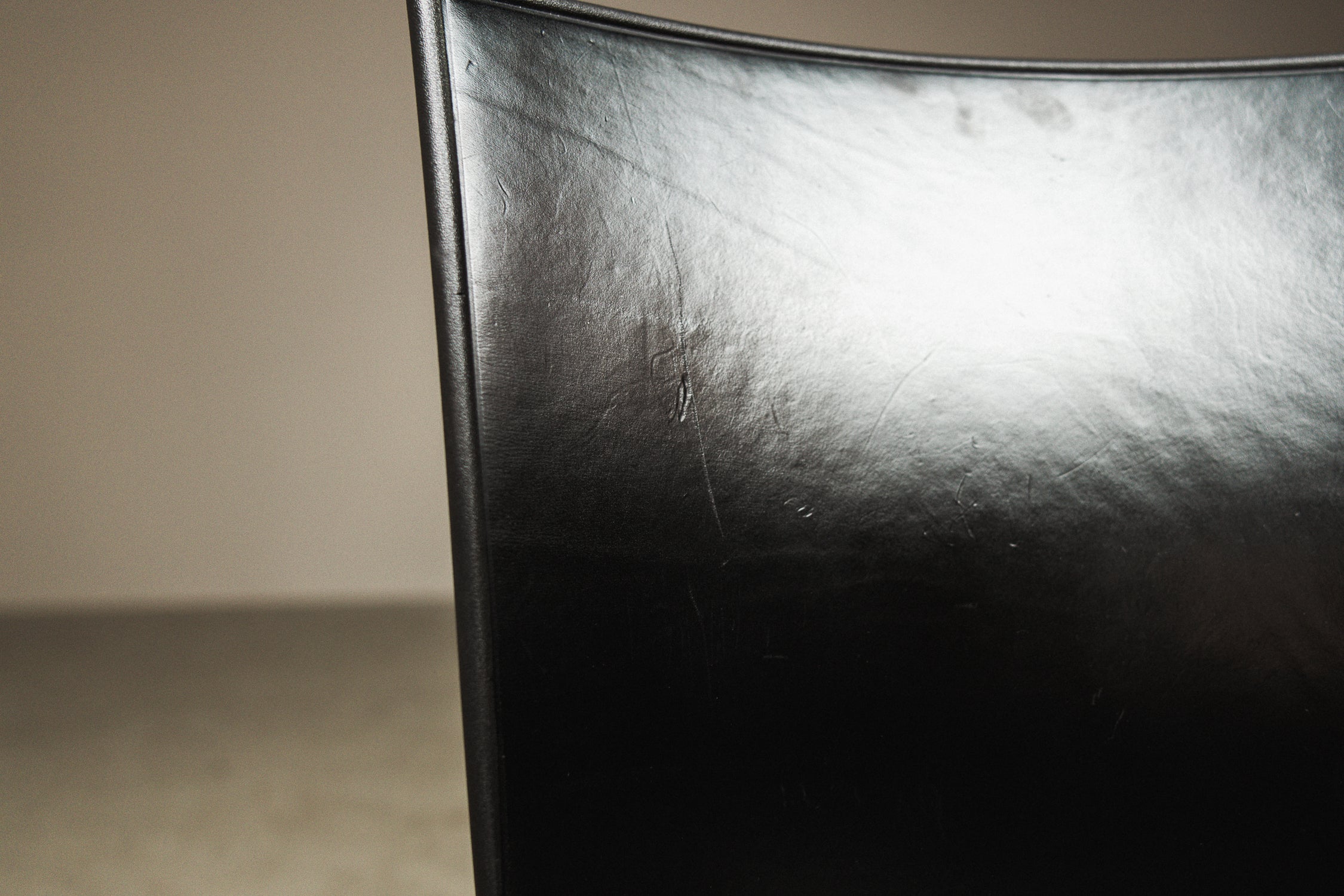 Set_of_7_Cos_Dining_Chairs_by_Josep_Lluscà_for_Cassina_in_Black_Leather,_Italy,_1994