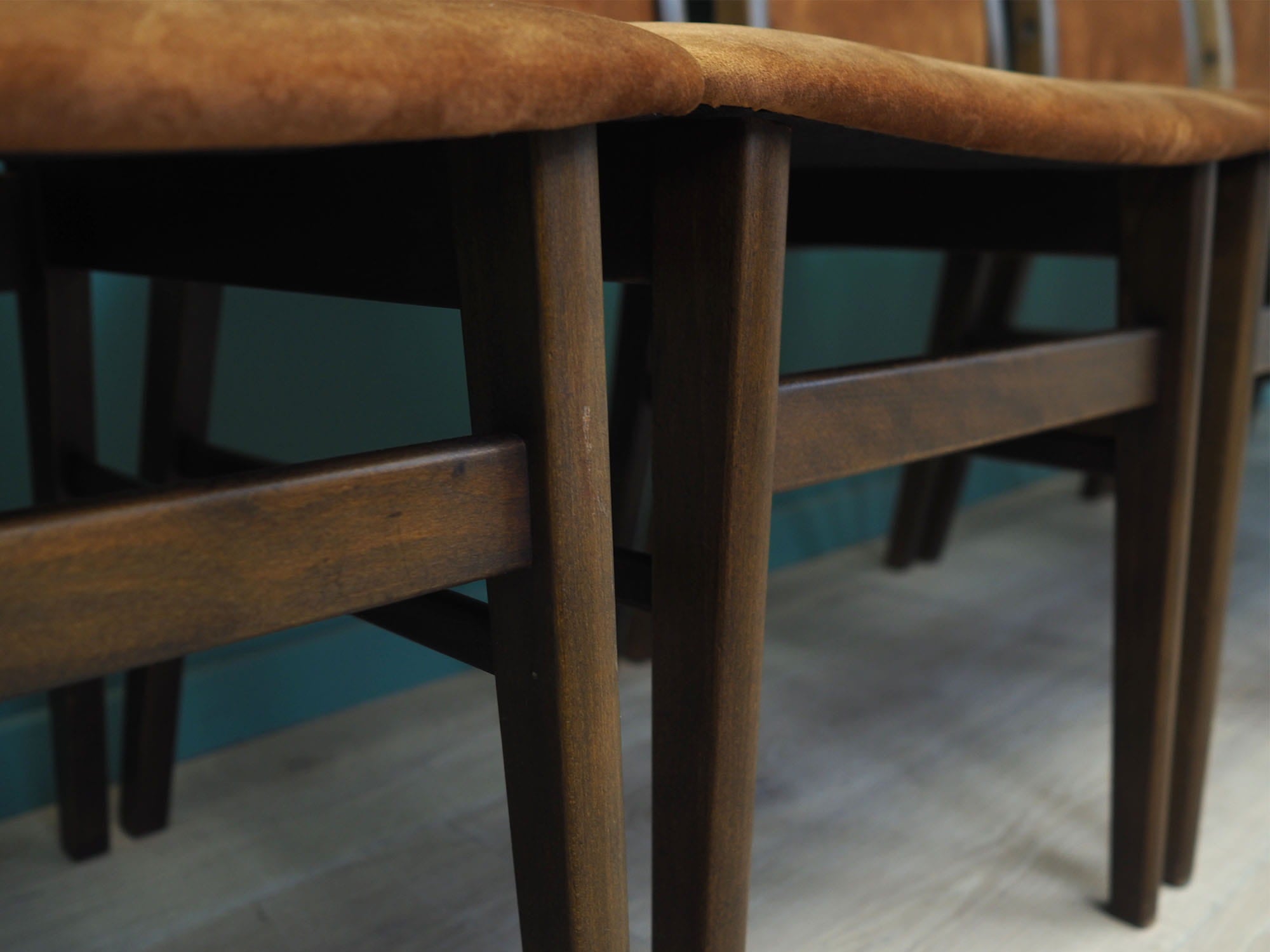 Set_of_6_Beech_Chairs,_Wood,_1960s,_Denmark
