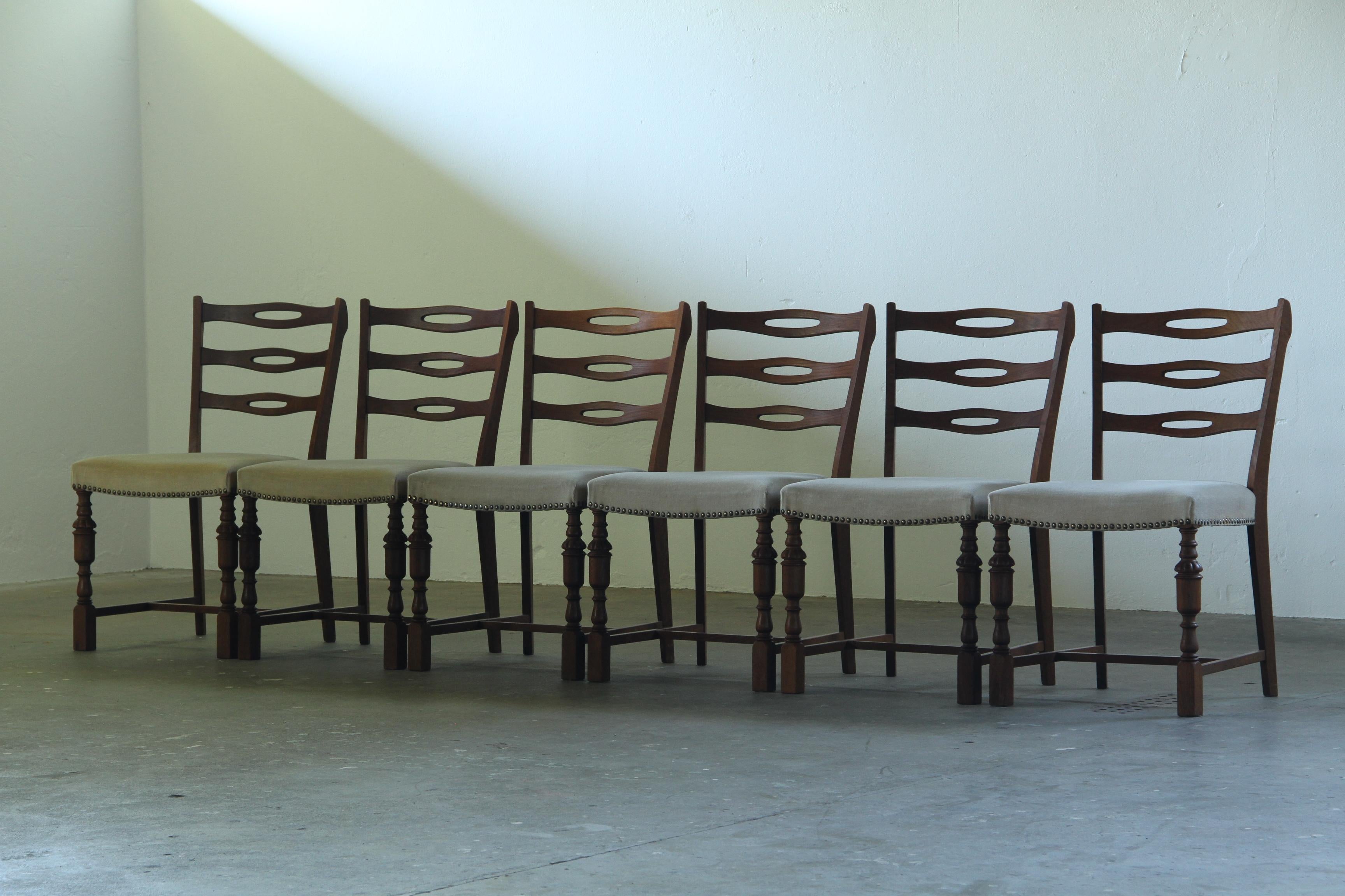 Set_of_6_Danish_Mid-Century_Modern_Dining_Chairs_in_Dark-Stained_Oak_with_Upholstered_Seats,_1960s
