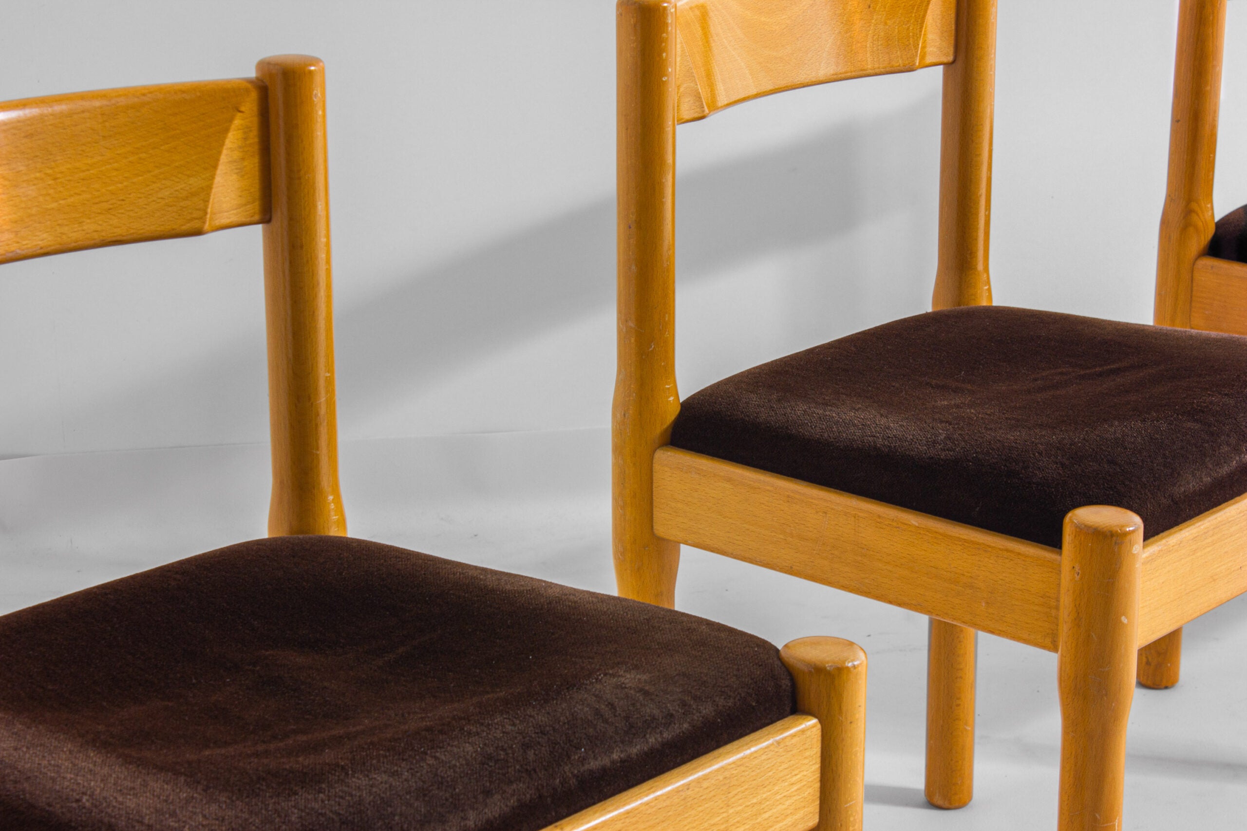 Set_of_6_Carimate_Dining_Chairs_by_Vico_Magistretti_in_Beech,_1960s