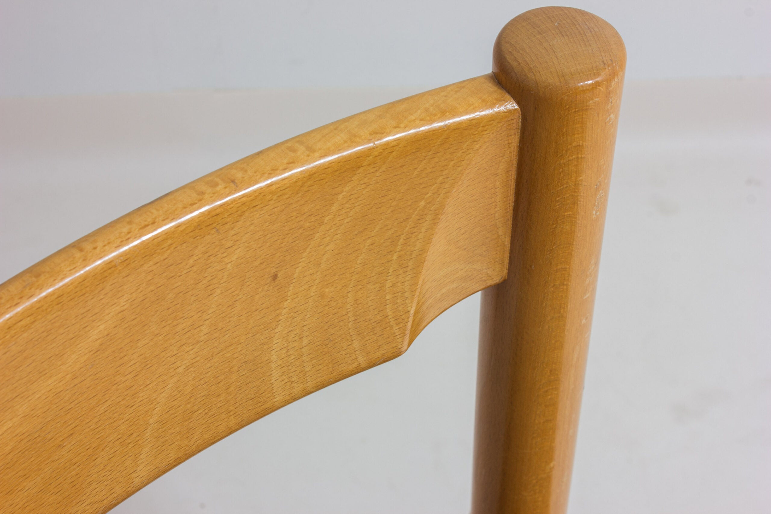 Set_of_6_Carimate_Dining_Chairs_by_Vico_Magistretti_in_Beech,_1960s