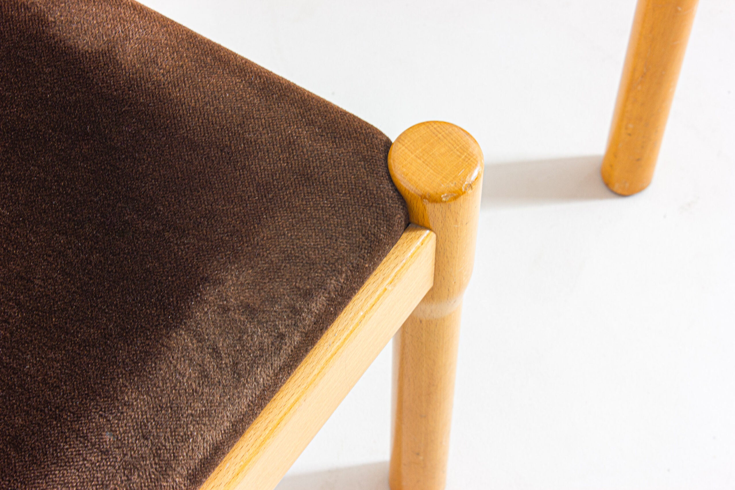 Set_of_6_Carimate_Dining_Chairs_by_Vico_Magistretti_in_Beech,_1960s