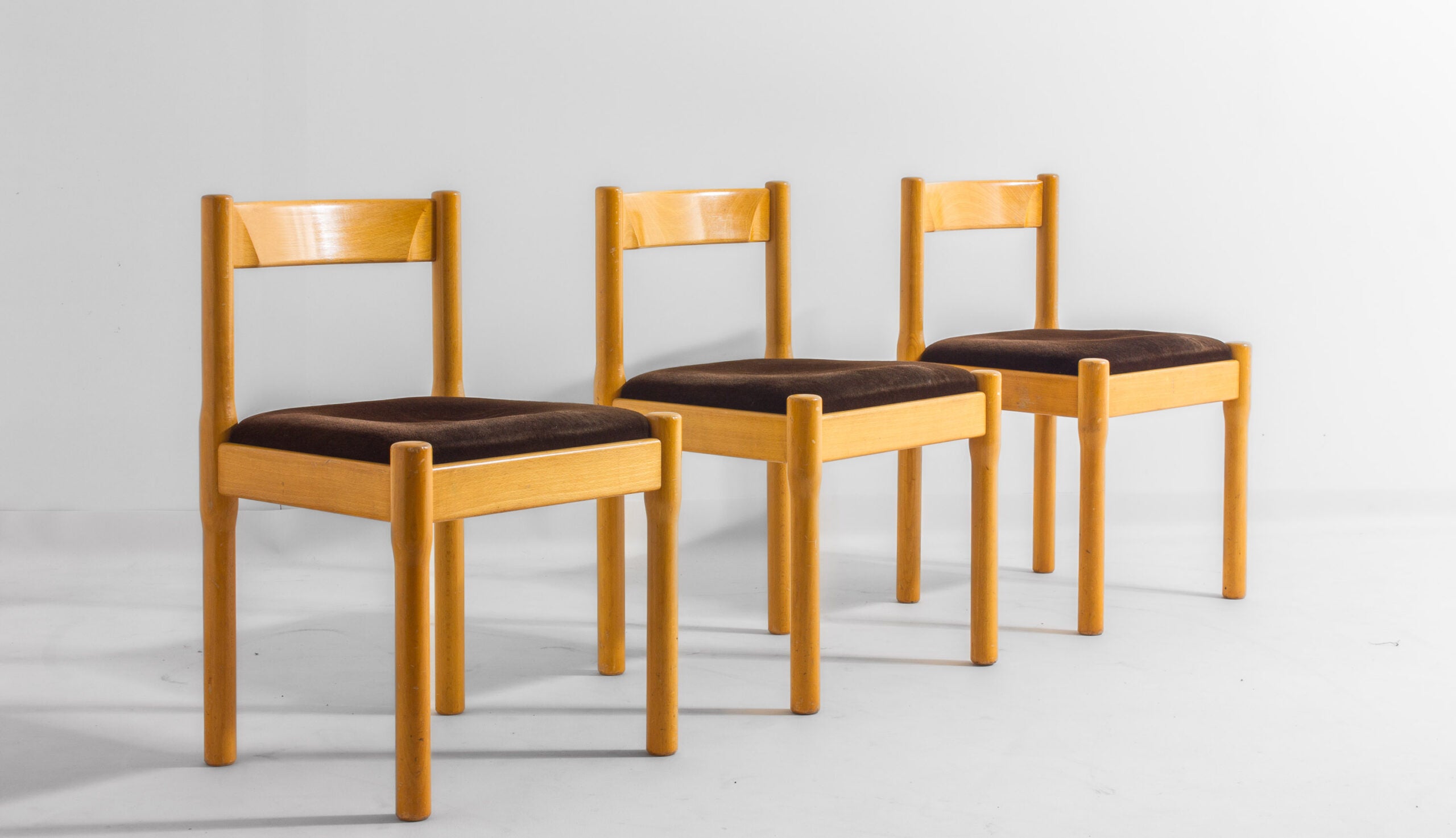 Set_of_6_Carimate_Dining_Chairs_by_Vico_Magistretti_in_Beech,_1960s