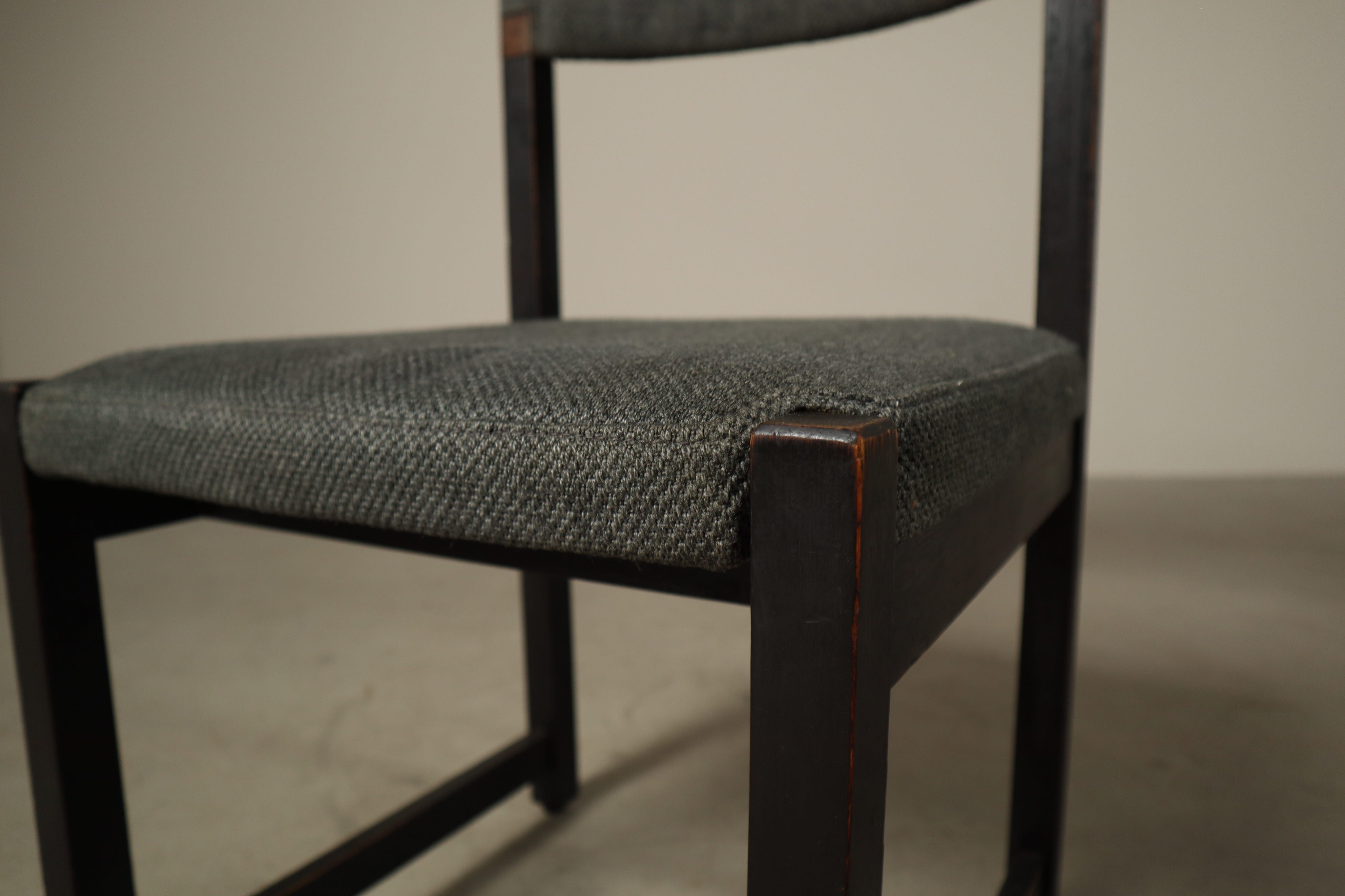 Set_of_6_Jean_Batenburg_Dining_Chairs_for_MI_in_Dark-Stained_Wood_and_Grey_Fabric,_Belgium