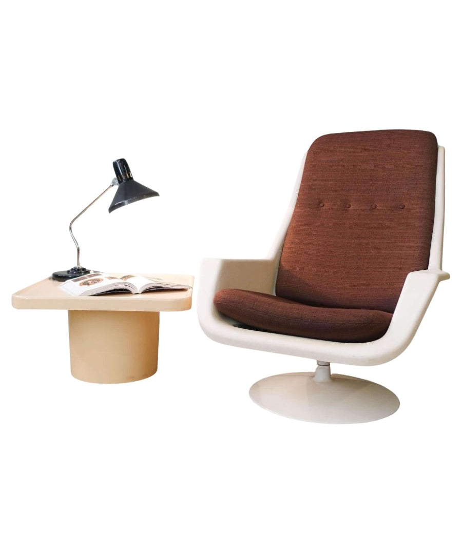 Set_of_Swivel_Lounge_Chair_and_Side_Table_by_Robin_Day_for_Hille,_1970s,_United_Kingdom