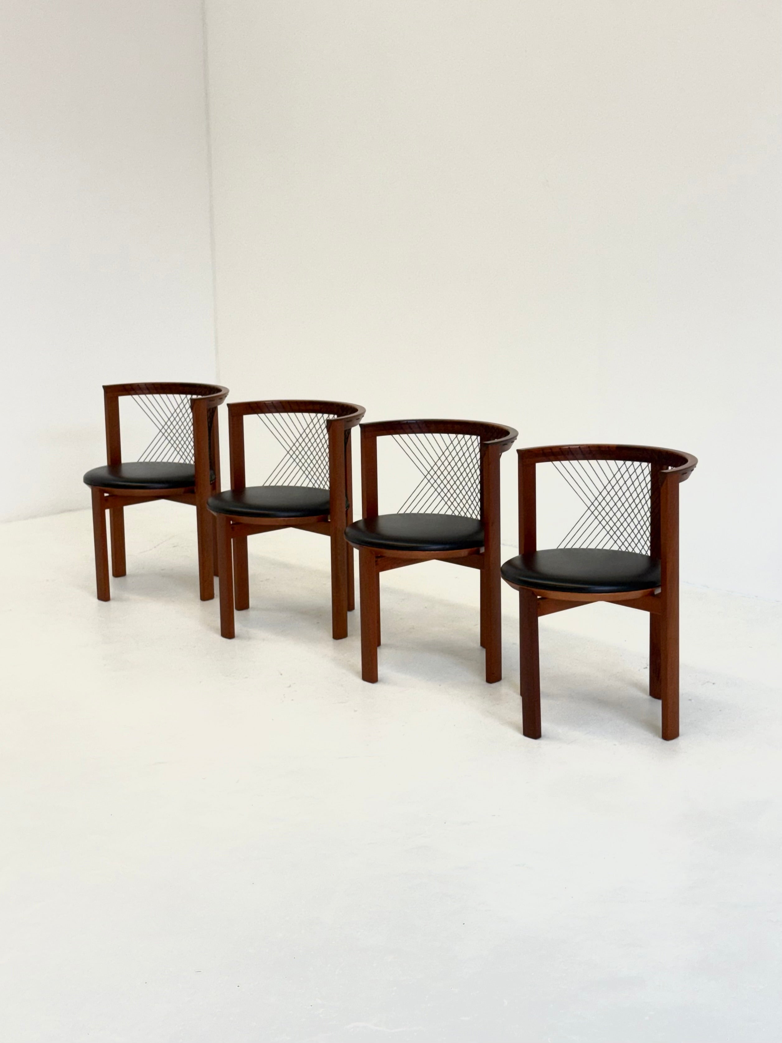 Set_of_4_Tranekær_String_chairs_by_Niels_Jørgen_Haugesen