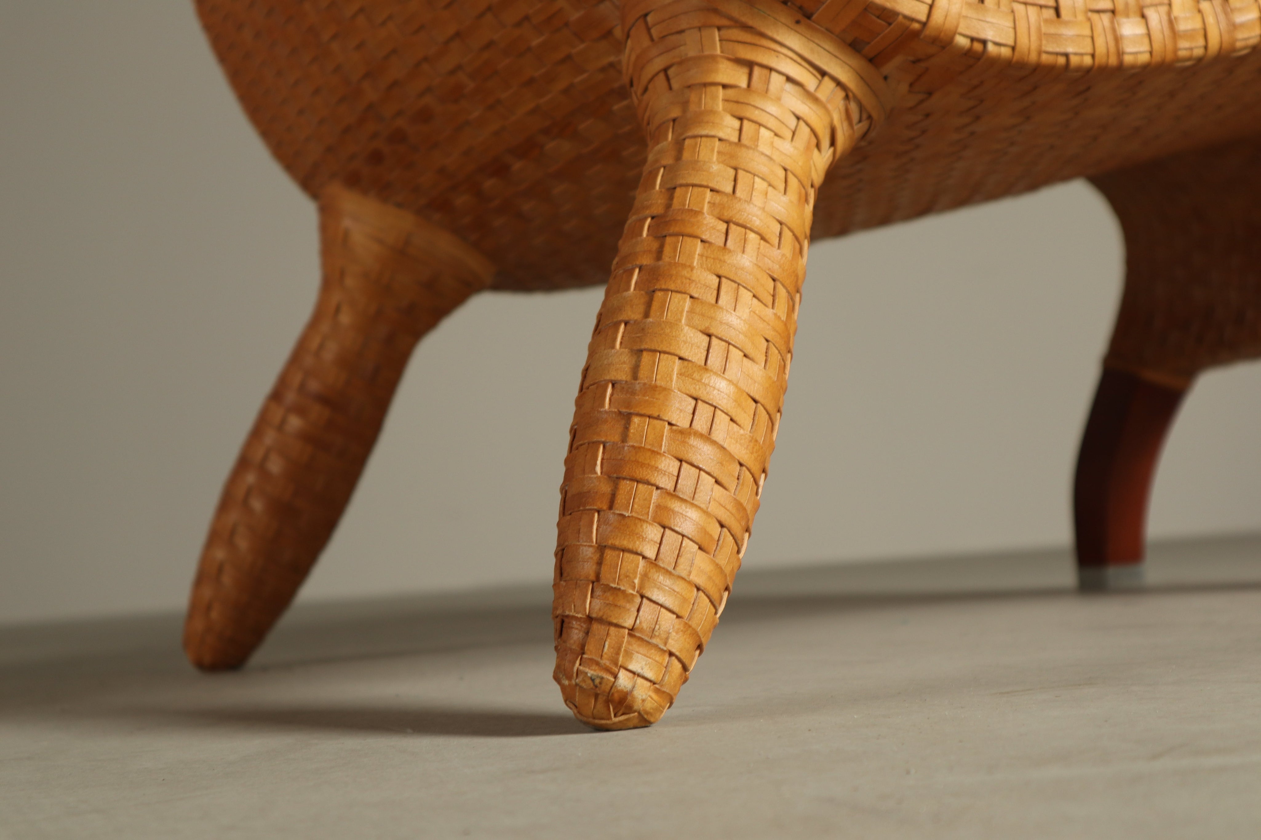 Set_of_2_Antonio_Citterio_‘Compagnia_delle_Filippine’_lounge_chairs,_B&B_Italia,_1993