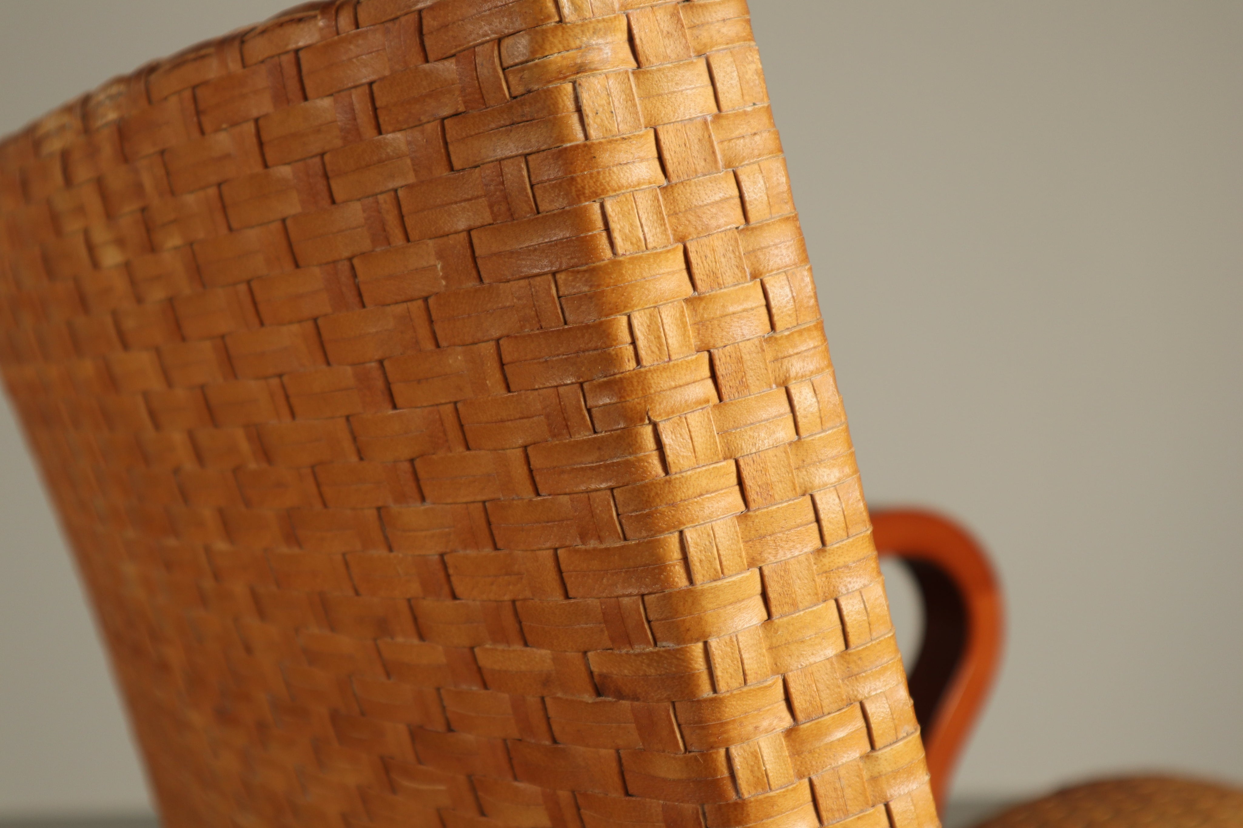 Set_of_2_Antonio_Citterio_‘Compagnia_delle_Filippine’_lounge_chairs,_B&B_Italia,_1993