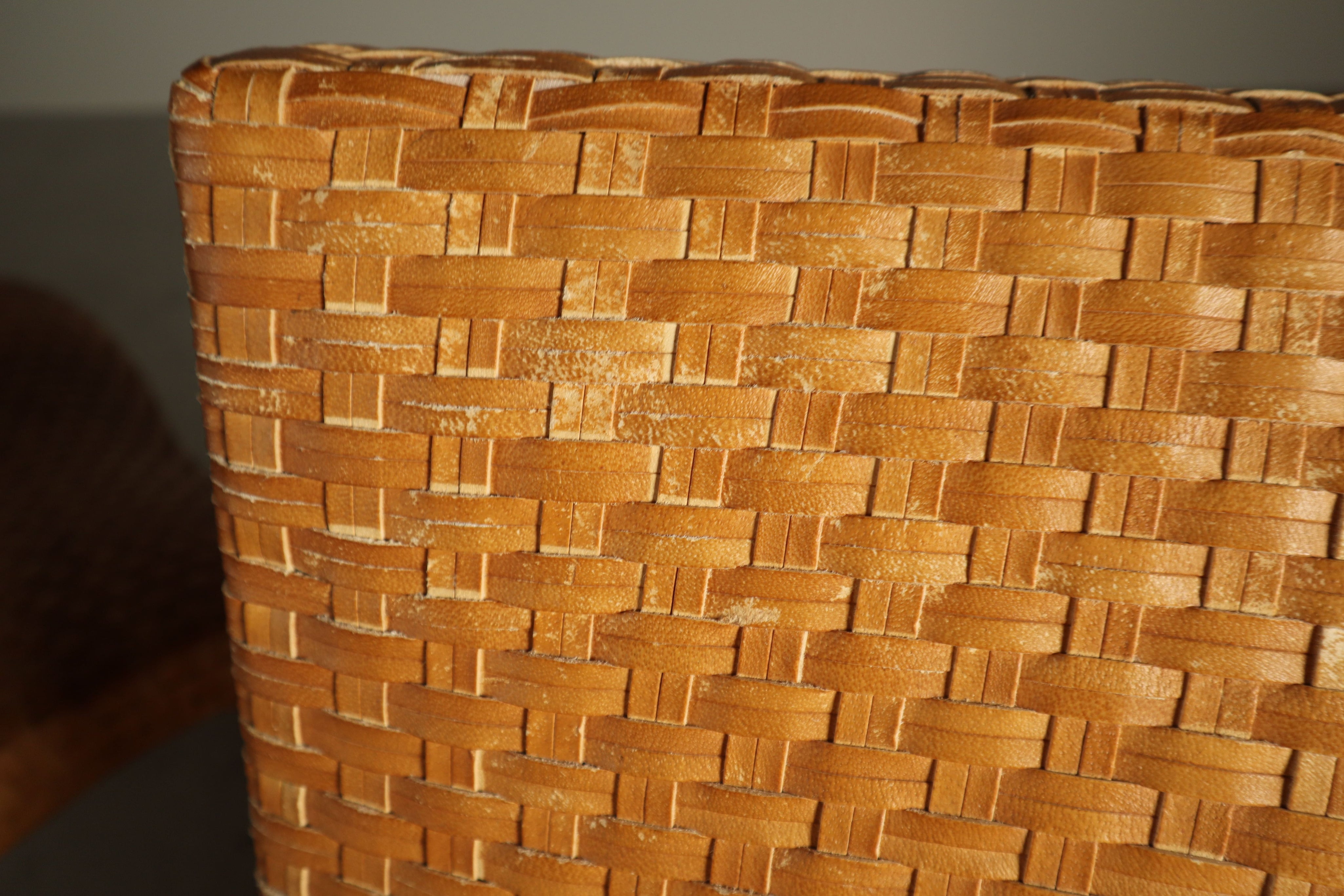 Set_of_2_Antonio_Citterio_‘Compagnia_delle_Filippine’_lounge_chairs,_B&B_Italia,_1993