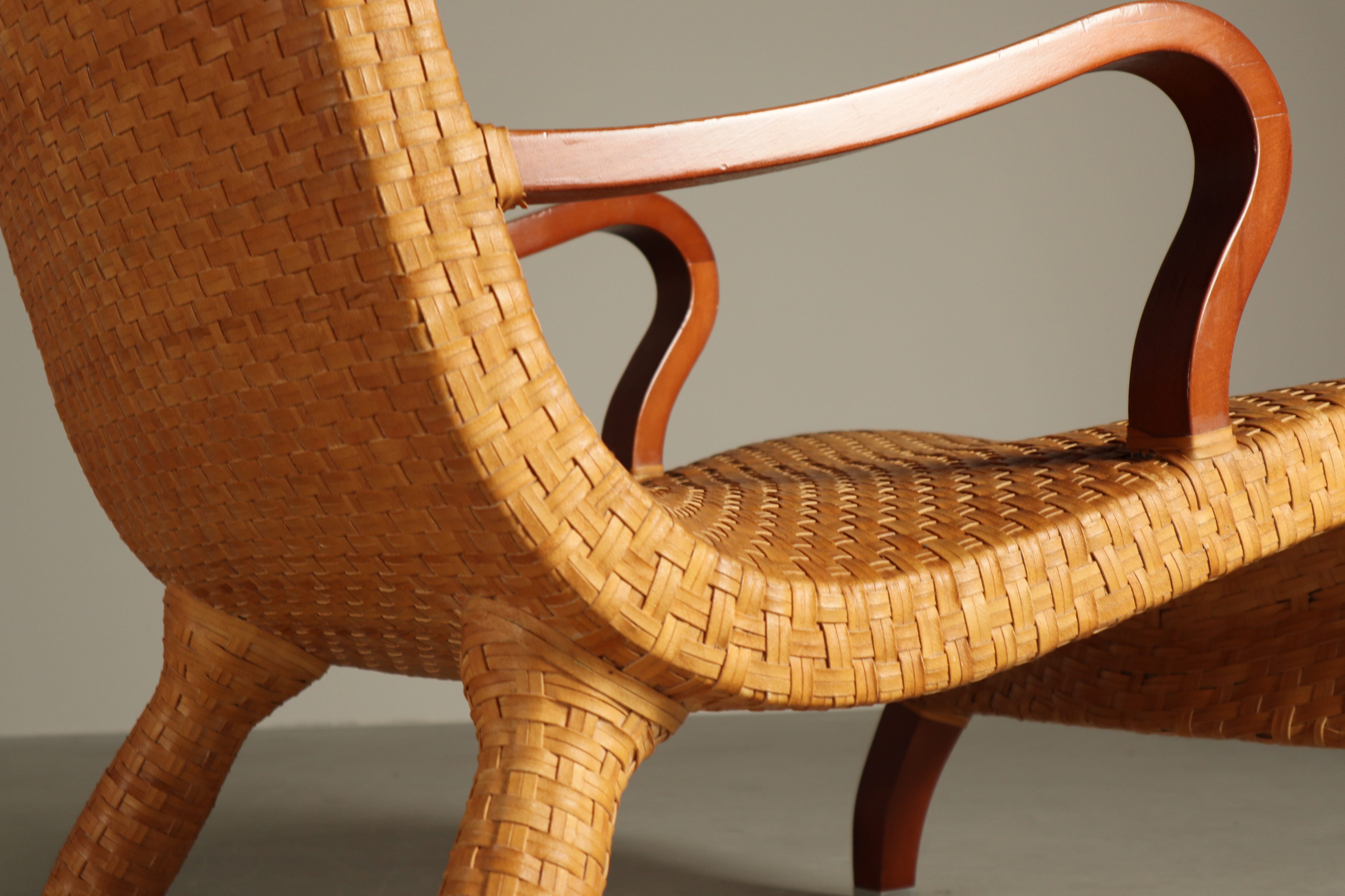 Set_of_2_Antonio_Citterio_‘Compagnia_delle_Filippine’_lounge_chairs,_B&B_Italia,_1993