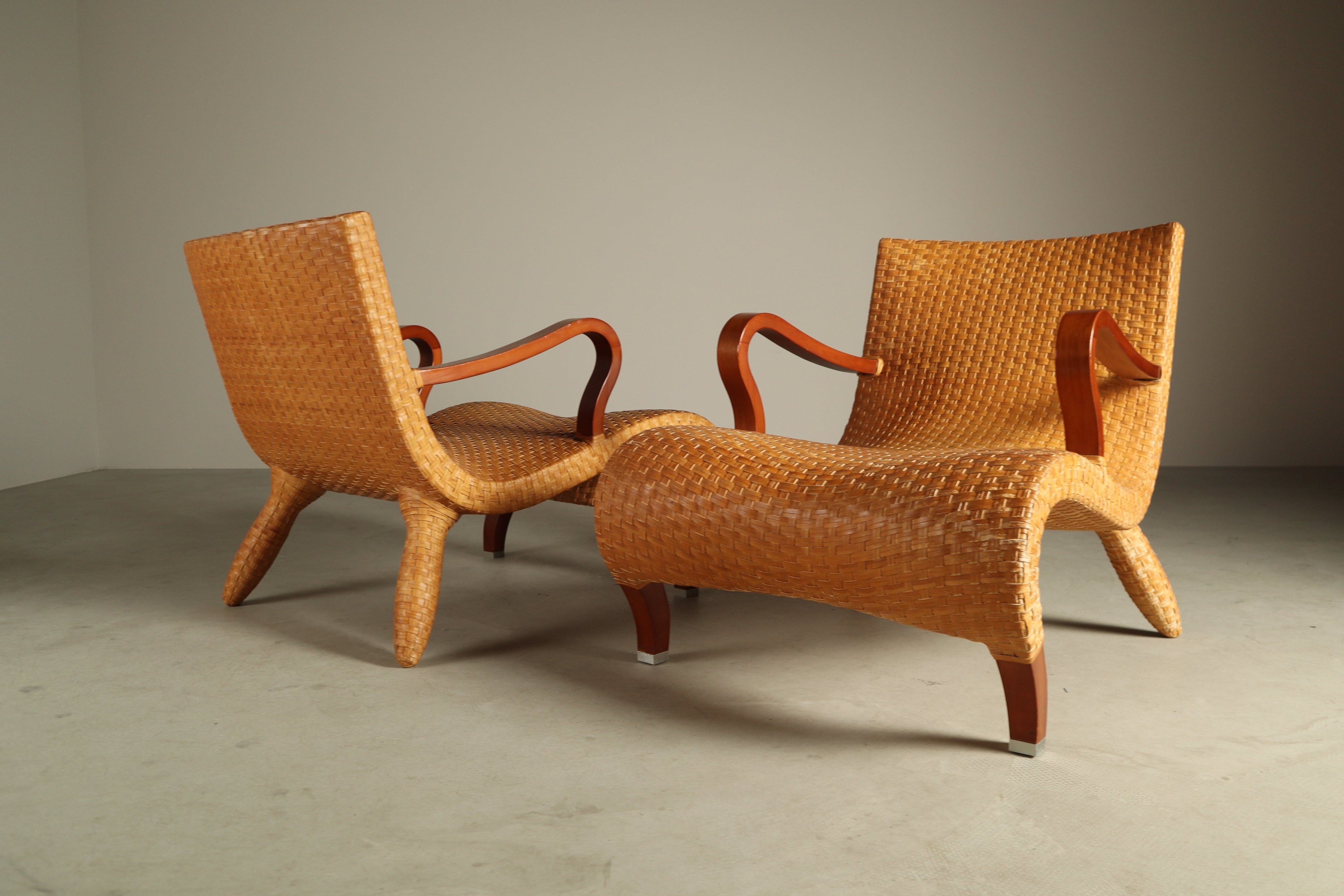 Set_of_2_Antonio_Citterio_‘Compagnia_delle_Filippine’_lounge_chairs,_B&B_Italia,_1993