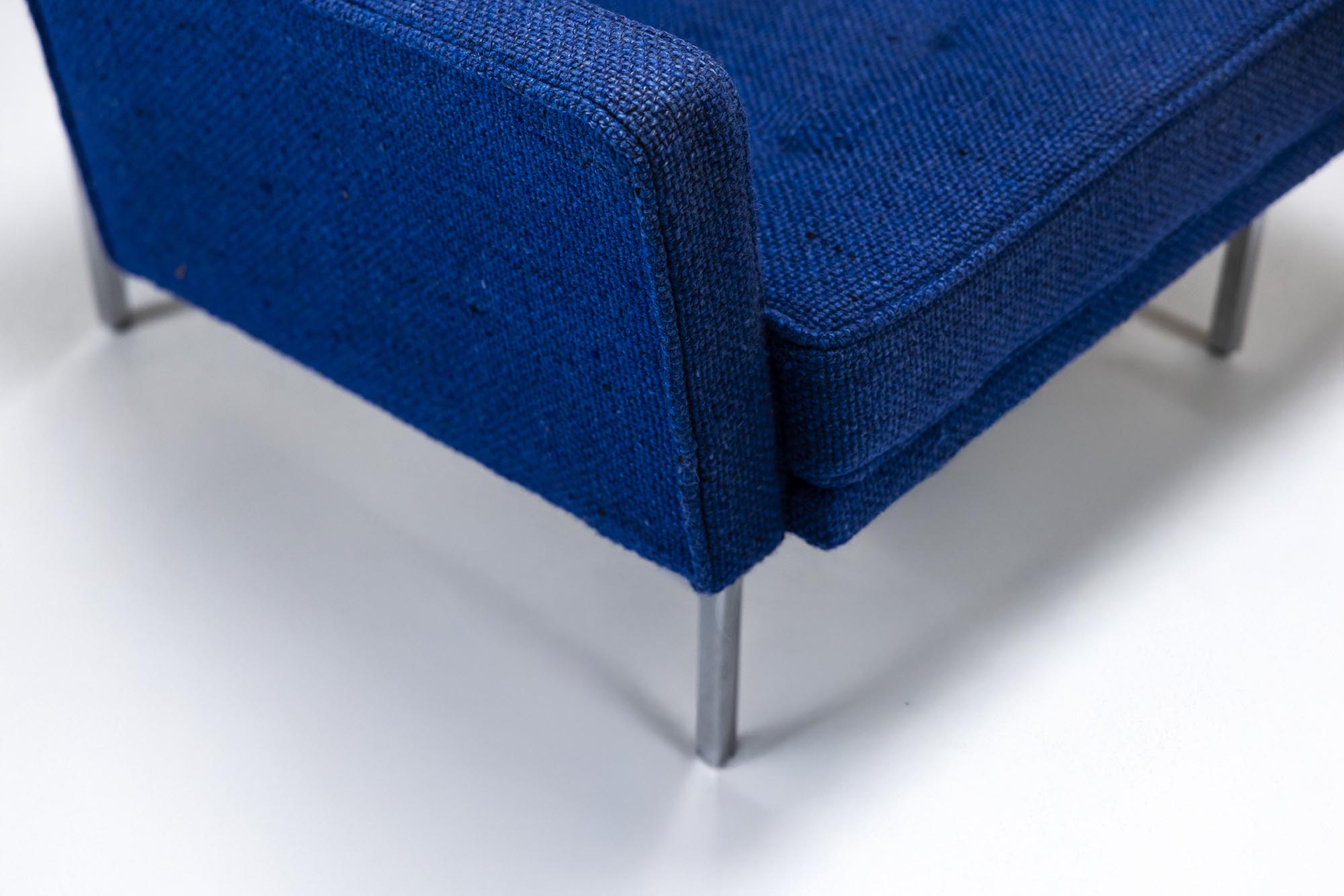 Set_of_2_Armchairs,_Florence_Knoll,_Blue_Upholstery,_1950s,_USA