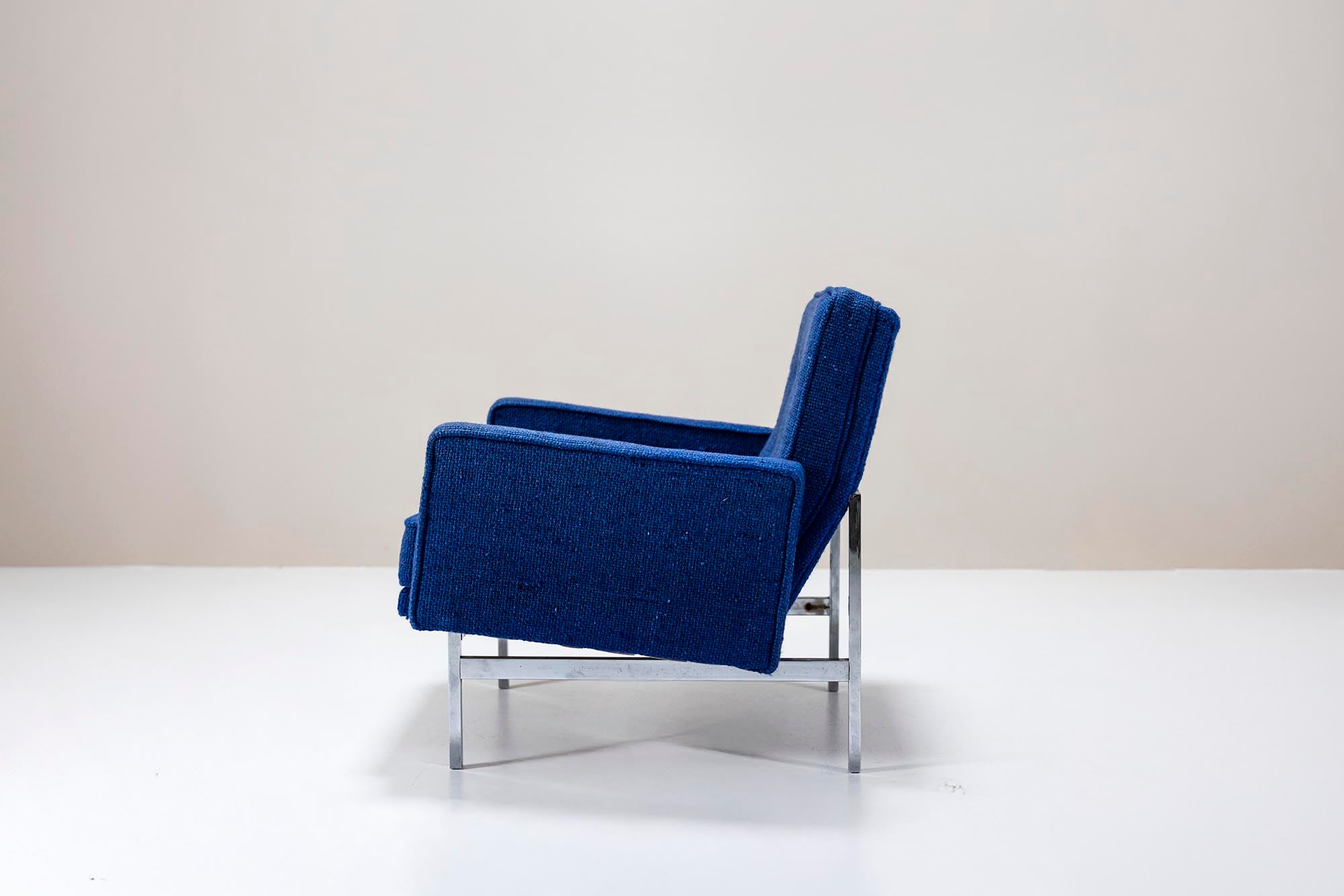 Set_of_2_Armchairs,_Florence_Knoll,_Blue_Upholstery,_1950s,_USA
