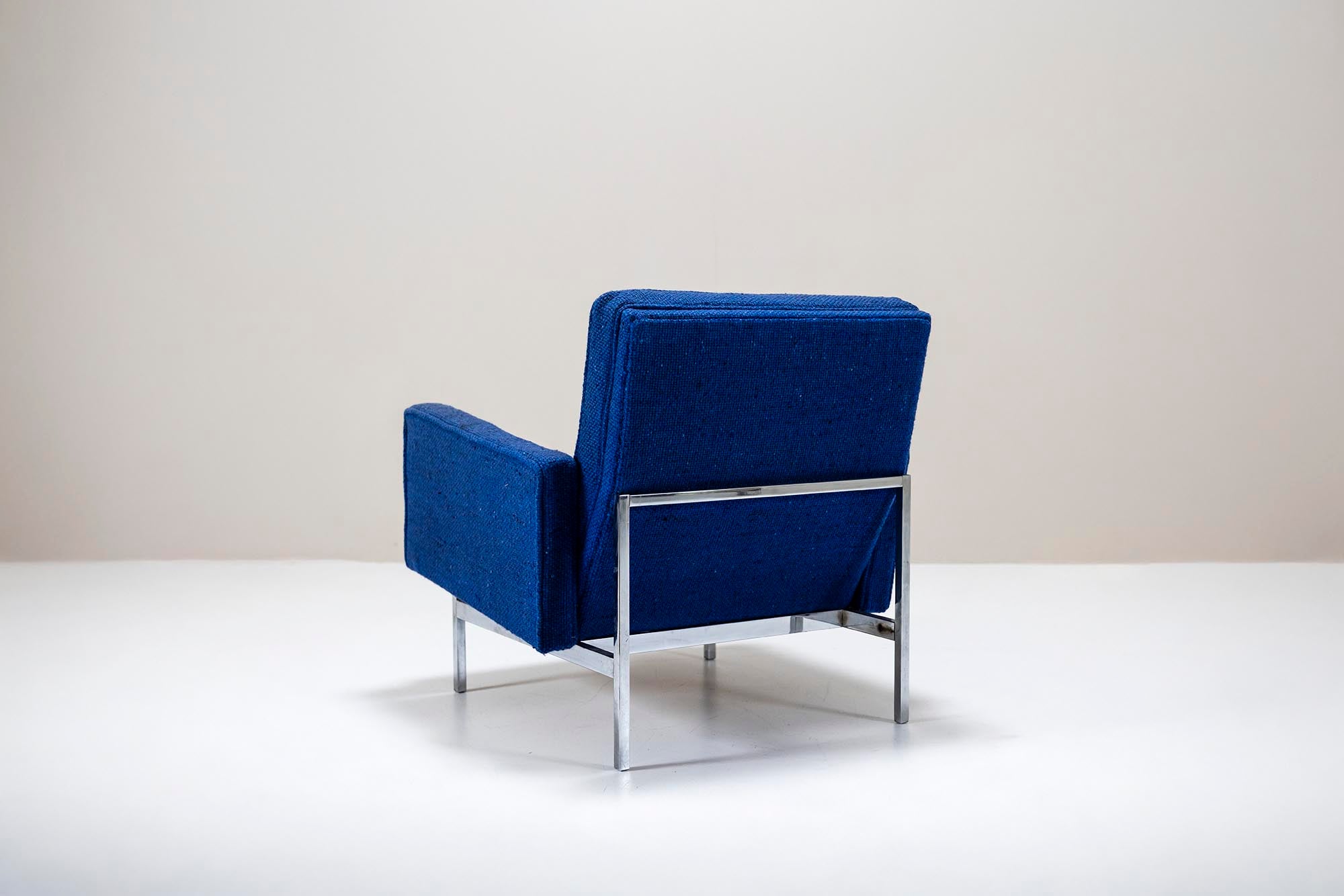 Set_of_2_Armchairs,_Florence_Knoll,_Blue_Upholstery,_1950s,_USA