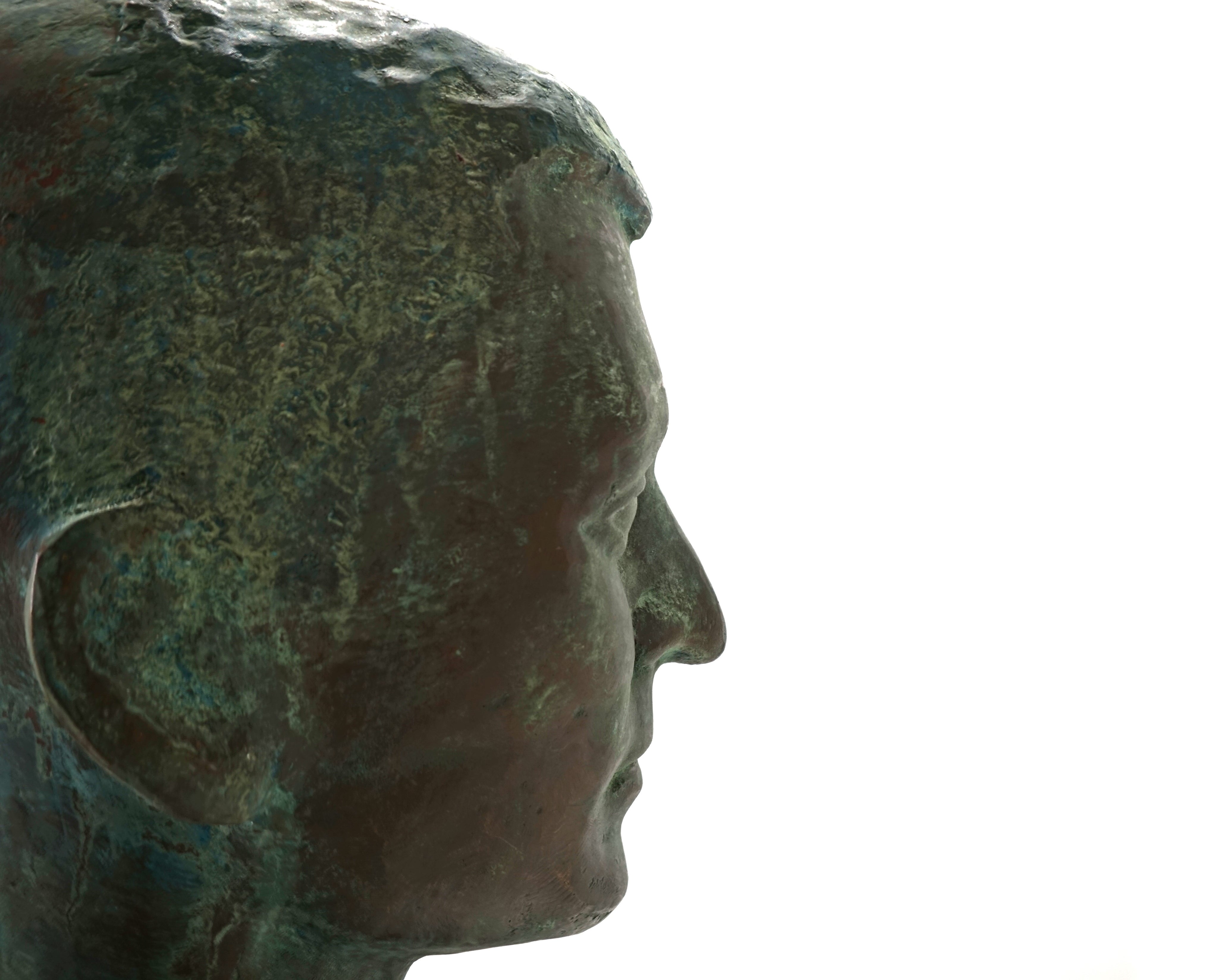 Set_of_2_Life-Size_Bronze_Male_Heads_on_Granite_Steles,_German_Bauhaus_Period,_circa_1920s