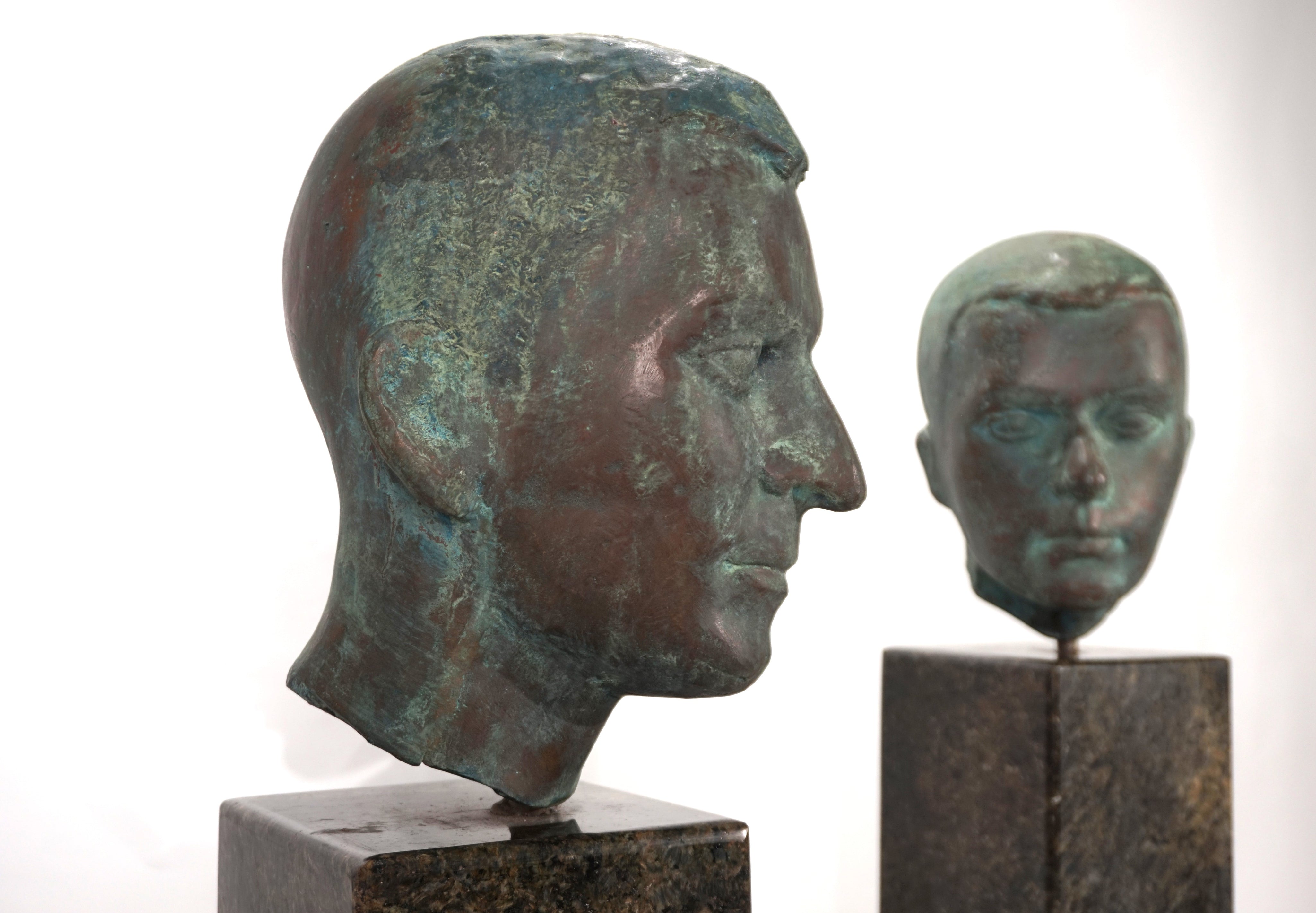 Set_of_2_Life-Size_Bronze_Male_Heads_on_Granite_Steles,_German_Bauhaus_Period,_circa_1920s