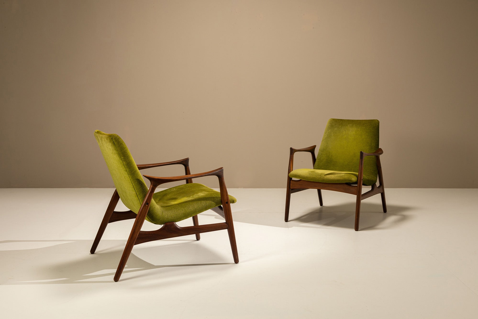 Set_of_2_Arne_Hovmand-Olsen_Teak_Lounge_Chairs,_Denmark_1950s