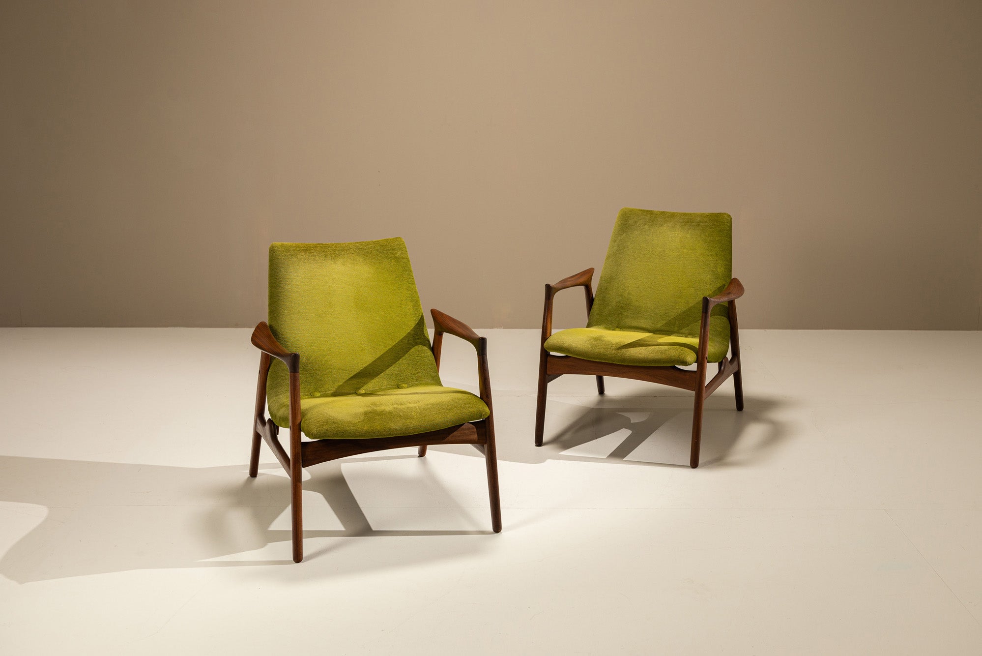 Set_of_2_Arne_Hovmand-Olsen_Teak_Lounge_Chairs,_Denmark_1950s