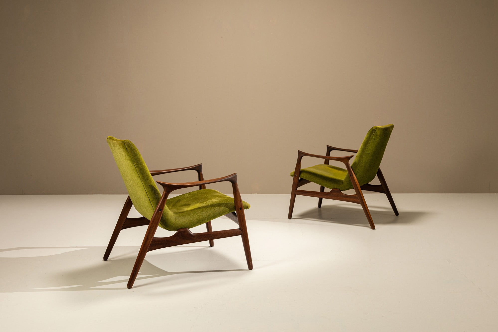 Set_of_2_Arne_Hovmand-Olsen_Teak_Lounge_Chairs,_Denmark_1950s