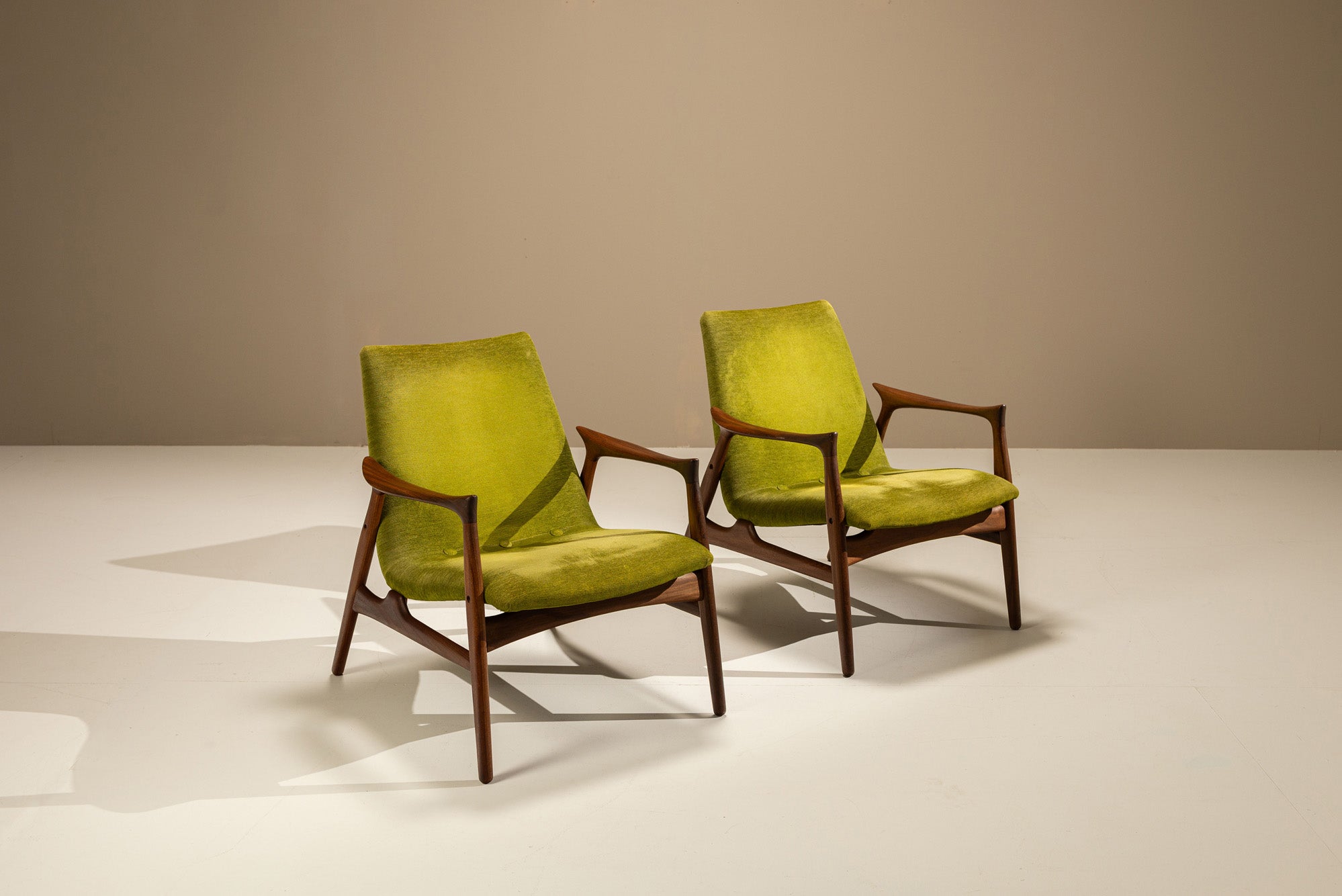 Set_of_2_Arne_Hovmand-Olsen_Teak_Lounge_Chairs,_Denmark_1950s