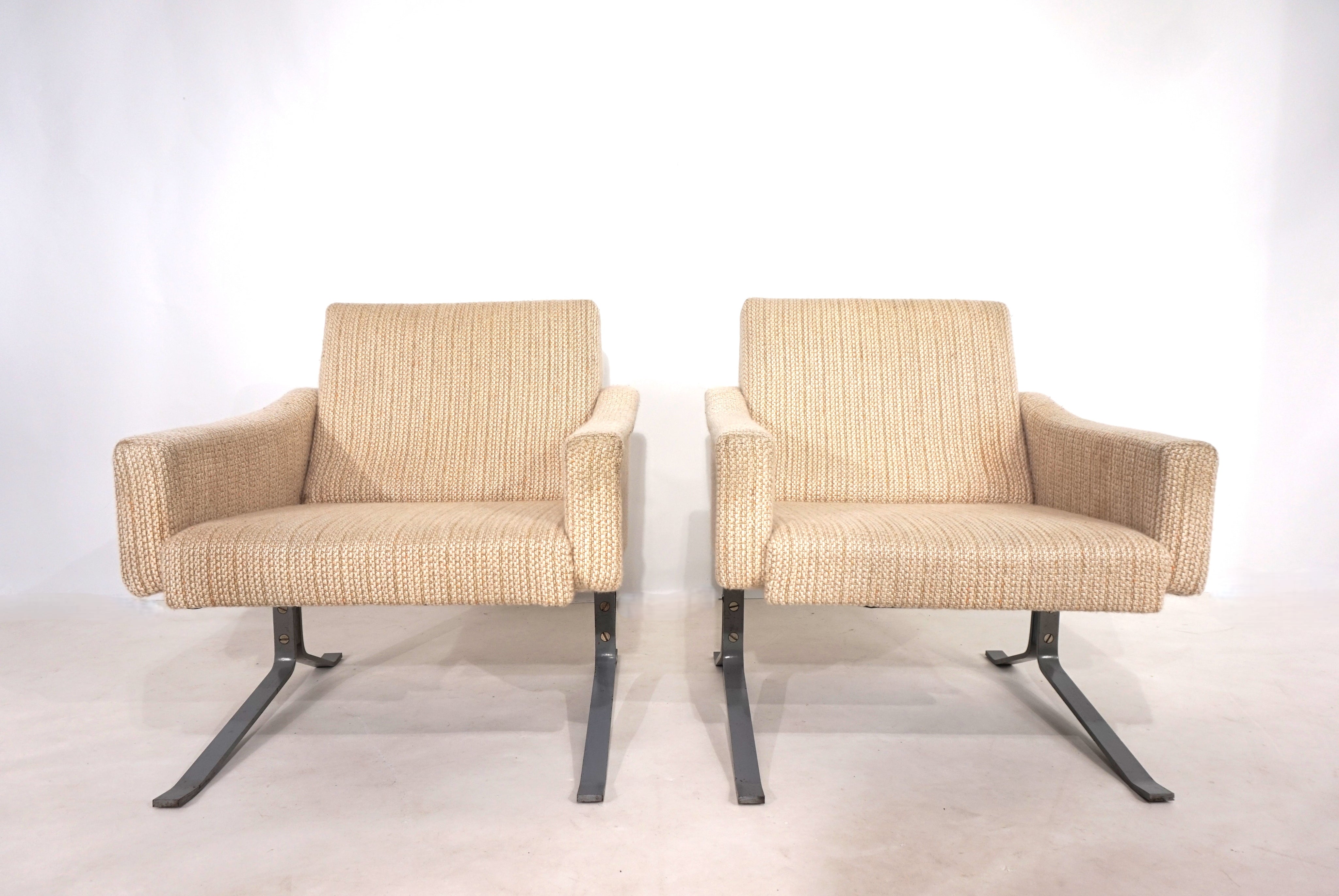 Set_of_2_Röhl_cantilever_lounge_chairs,_1960