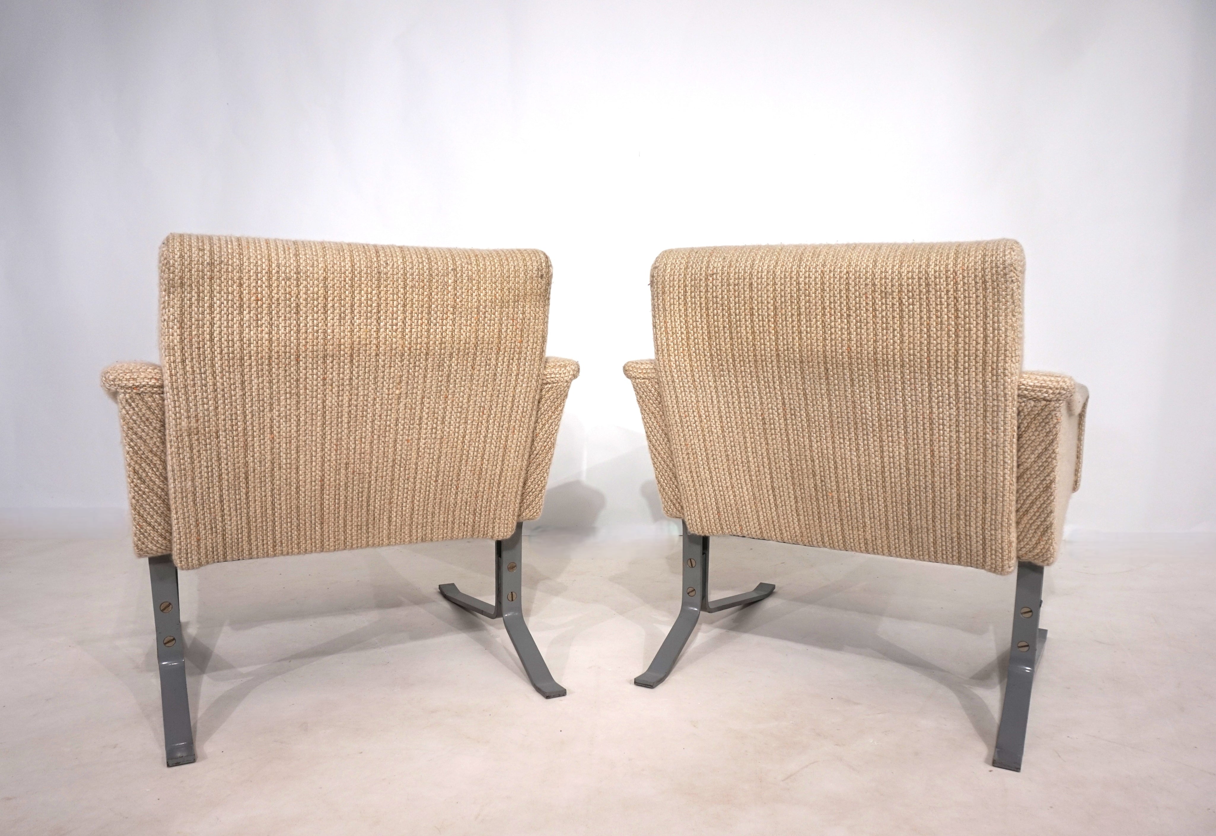 Set_of_2_Röhl_cantilever_lounge_chairs,_1960