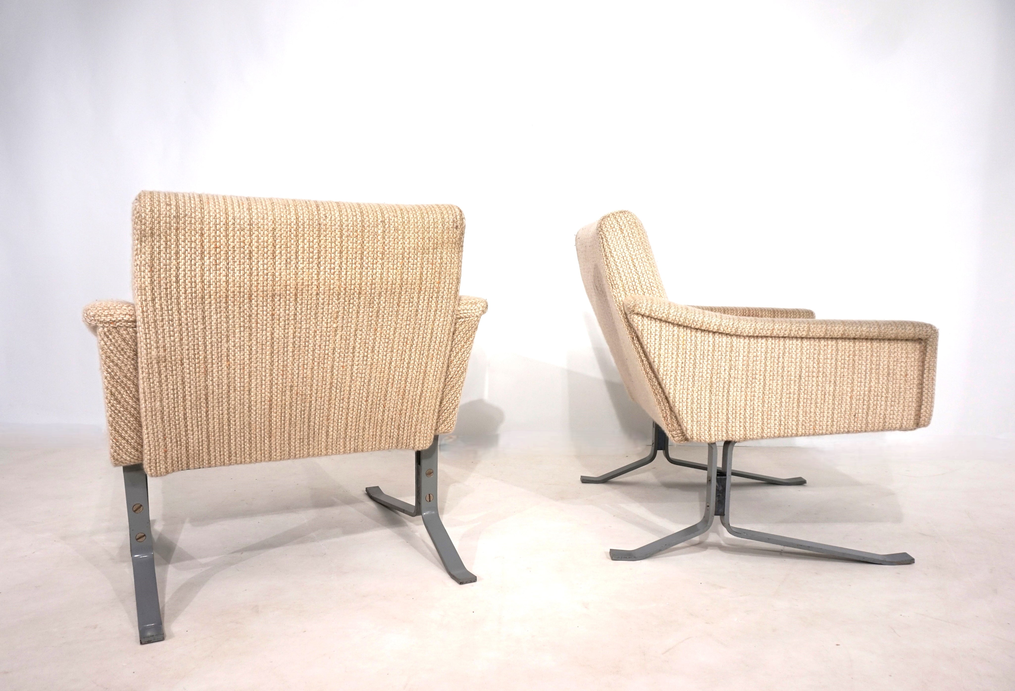 Set_of_2_Röhl_cantilever_lounge_chairs,_1960