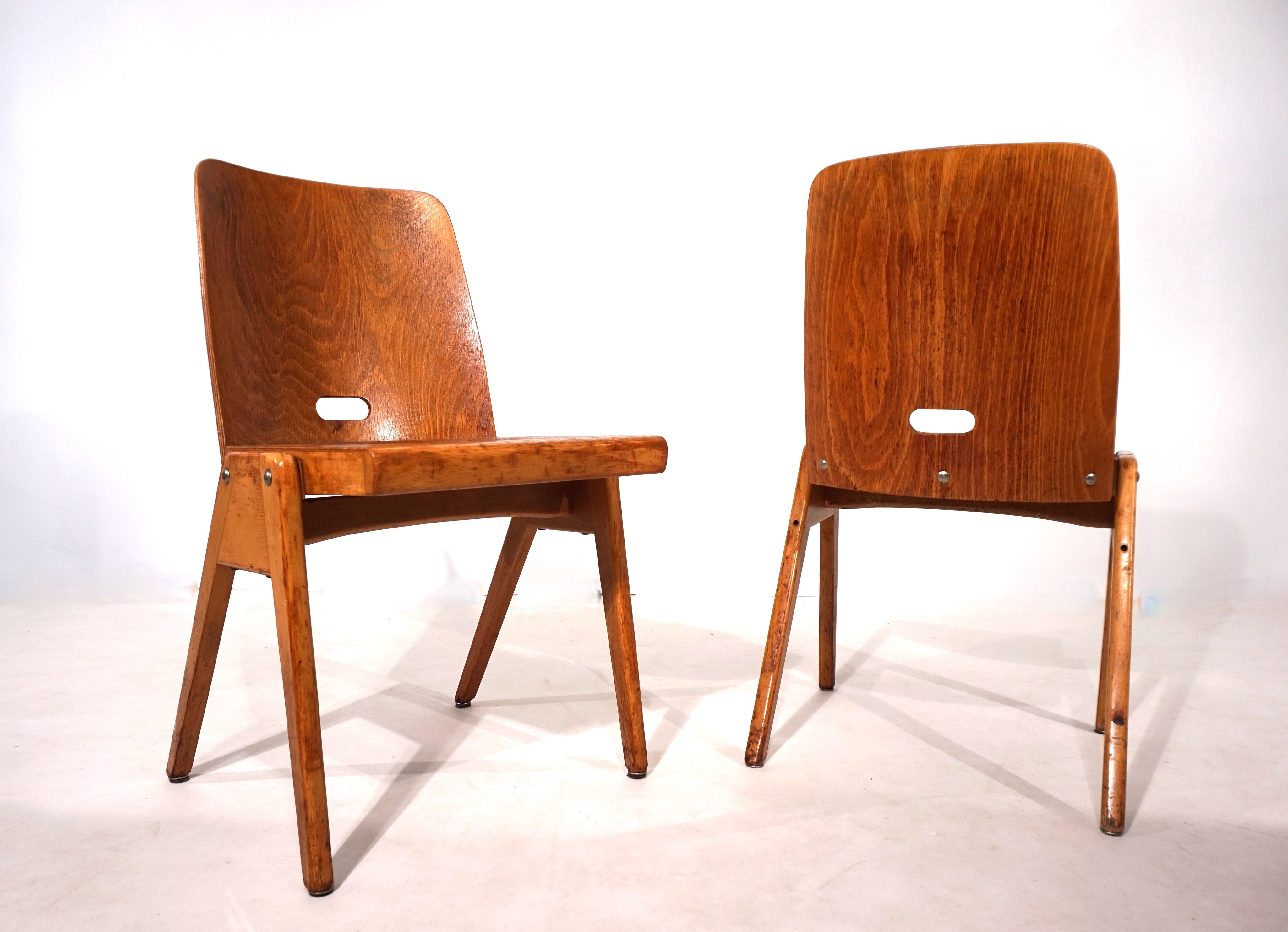Set_of_2_stackable_plywood_dining_chairs_from_1960