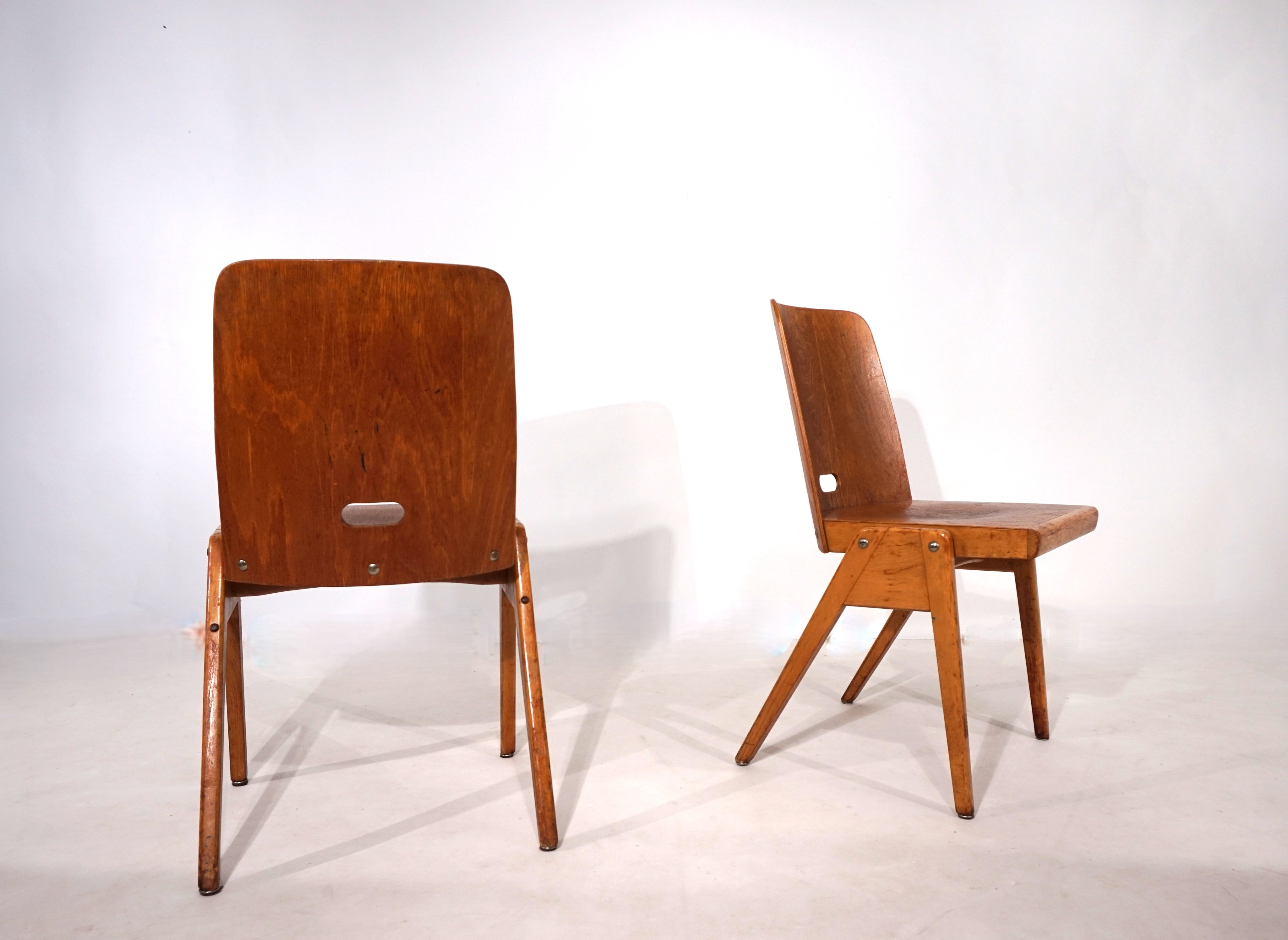 Set_of_2_stackable_plywood_dining_chairs_from_1960