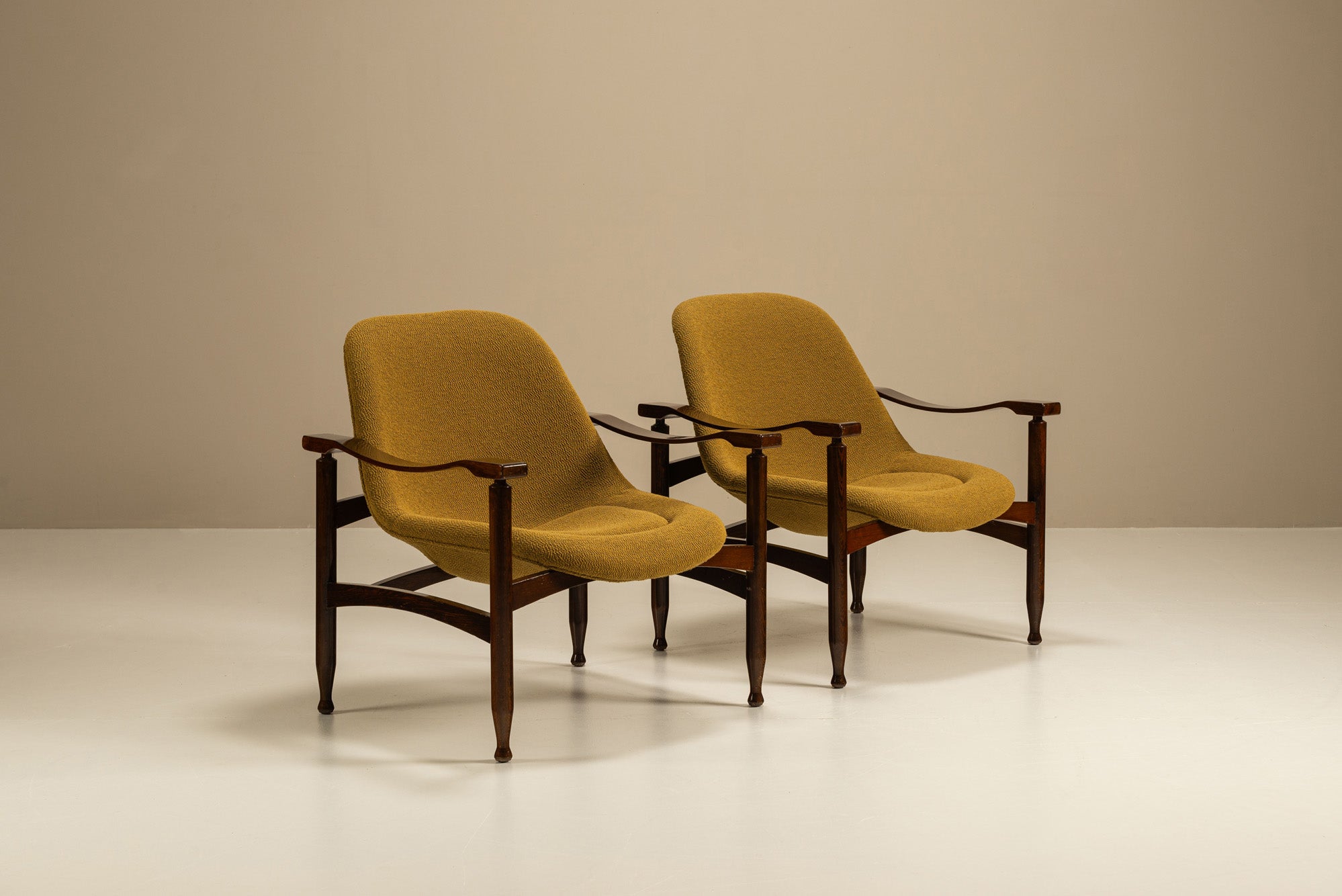 Set_of_2_Tiki_Armchairs,_Busnelli,_Ochre_Fabric,_1960s,_Italy