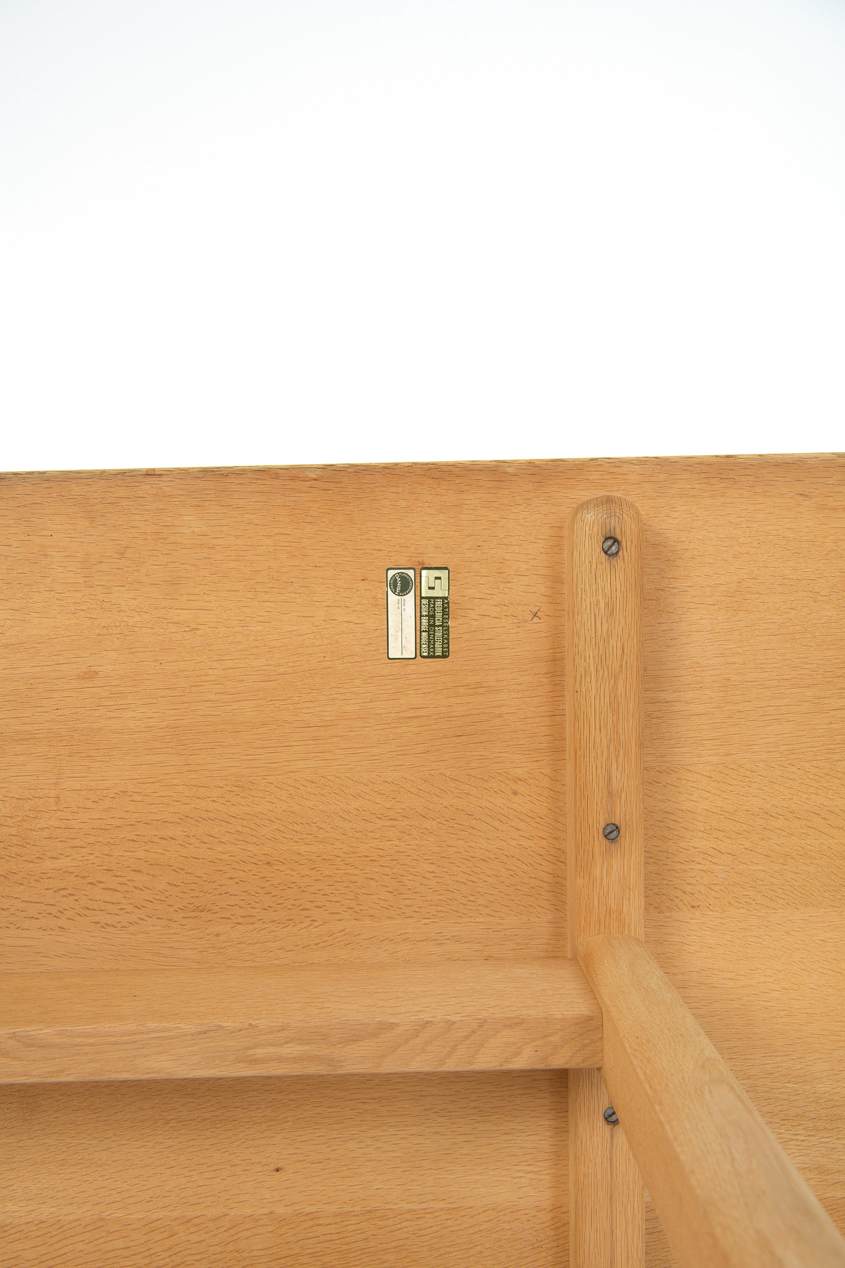 Model_6286_Shaker_Dining_Table_by_Børge_Mogensen_for_Fredericia_Stolefabrik