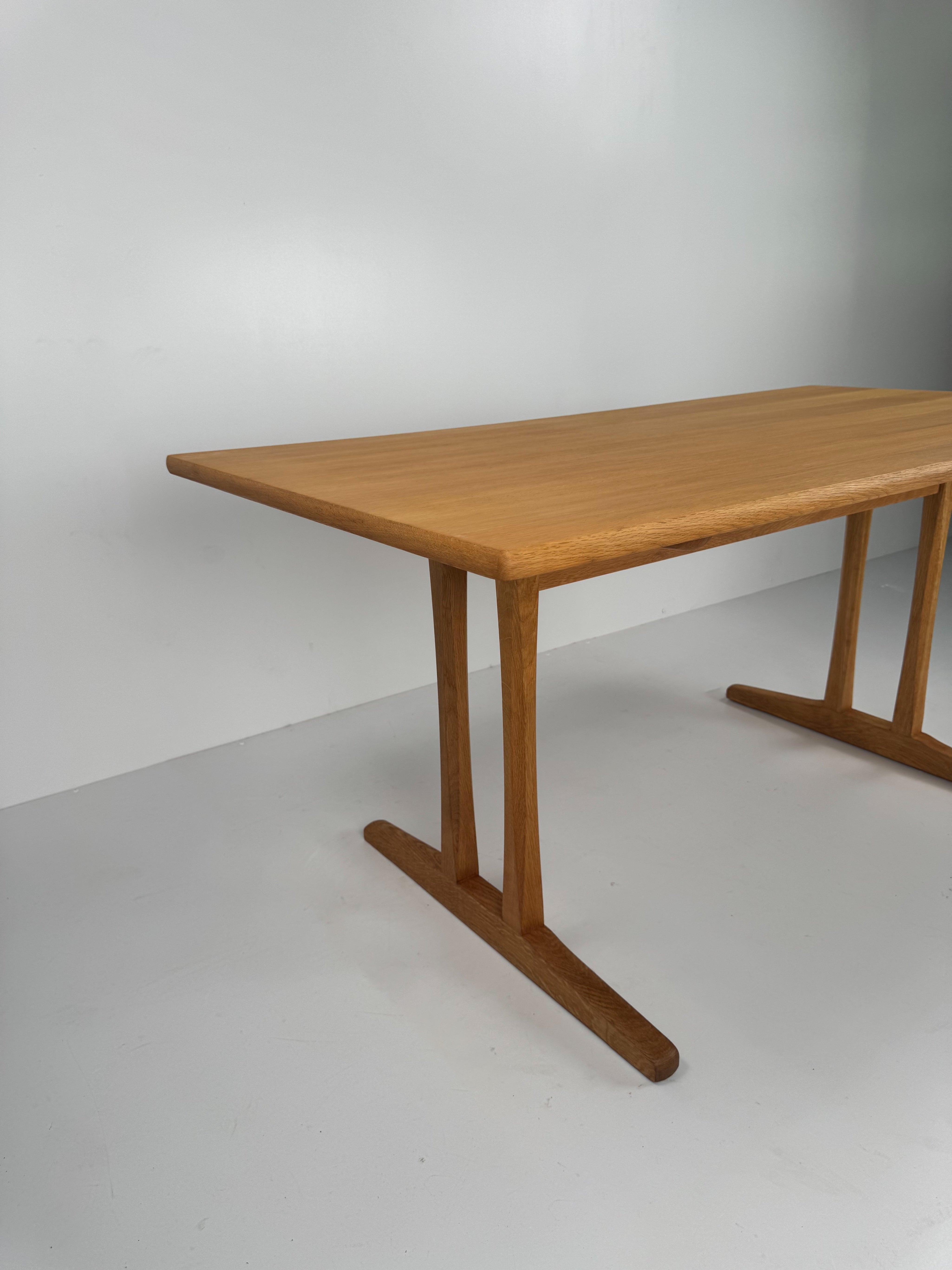 C18_Shaker_Dining_Table_by_Børge_Mogensen_for_FDB_Møbler,_Oak,_Denmark,_1960s