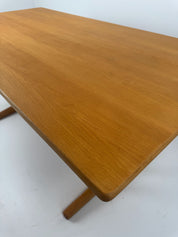 C18_Shaker_Dining_Table_by_Børge_Mogensen_for_FDB_Møbler,_Oak,_Denmark,_1960s