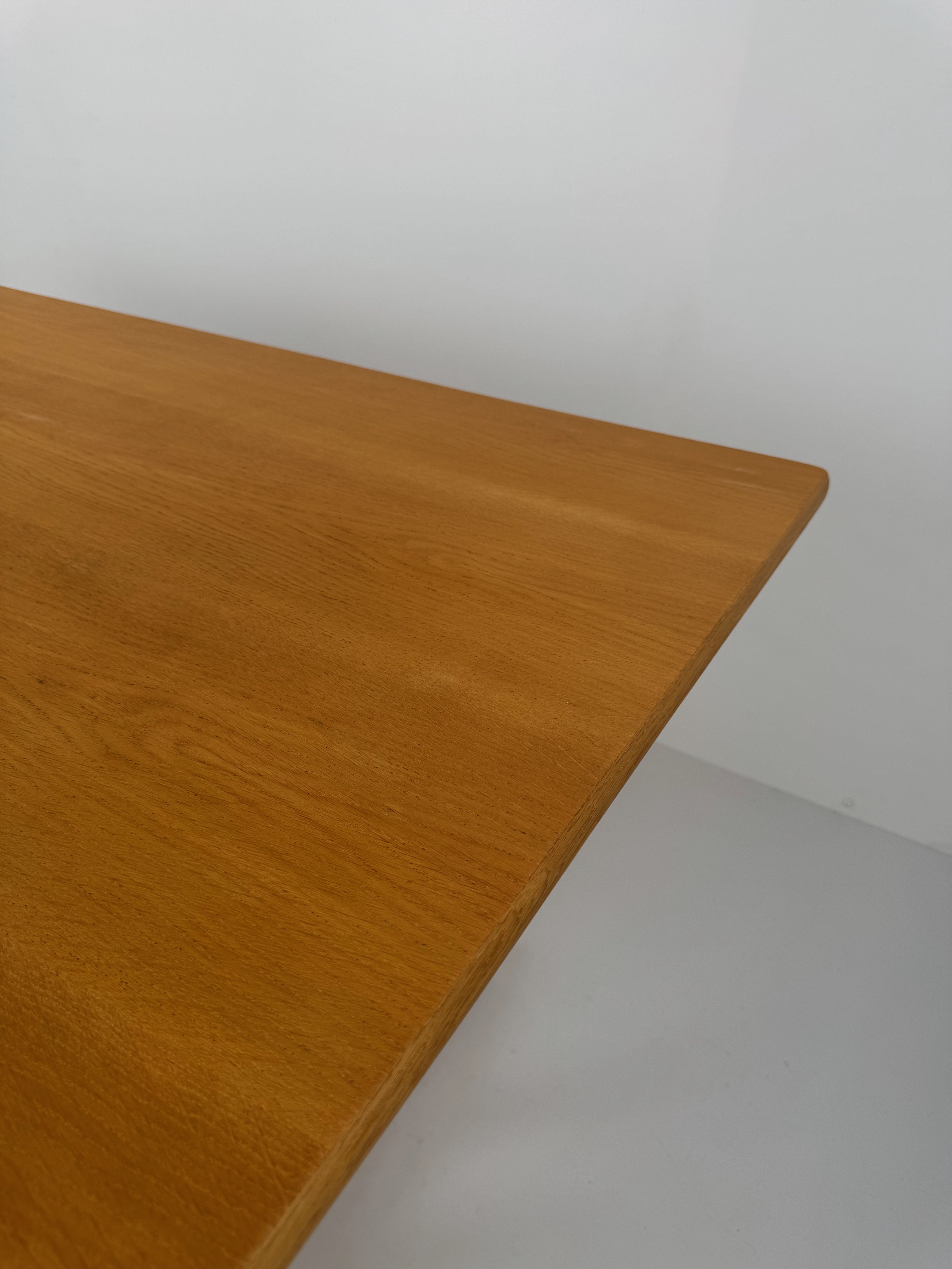 C18_Shaker_Dining_Table_by_Børge_Mogensen_for_FDB_Møbler,_Oak,_Denmark,_1960s