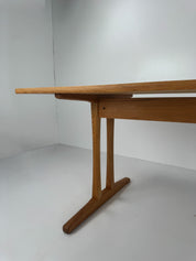 C18_Shaker_Dining_Table_by_Børge_Mogensen_for_FDB_Møbler,_Oak,_Denmark,_1960s