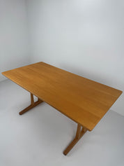 C18_Shaker_Dining_Table_by_Børge_Mogensen_for_FDB_Møbler,_Oak,_Denmark,_1960s