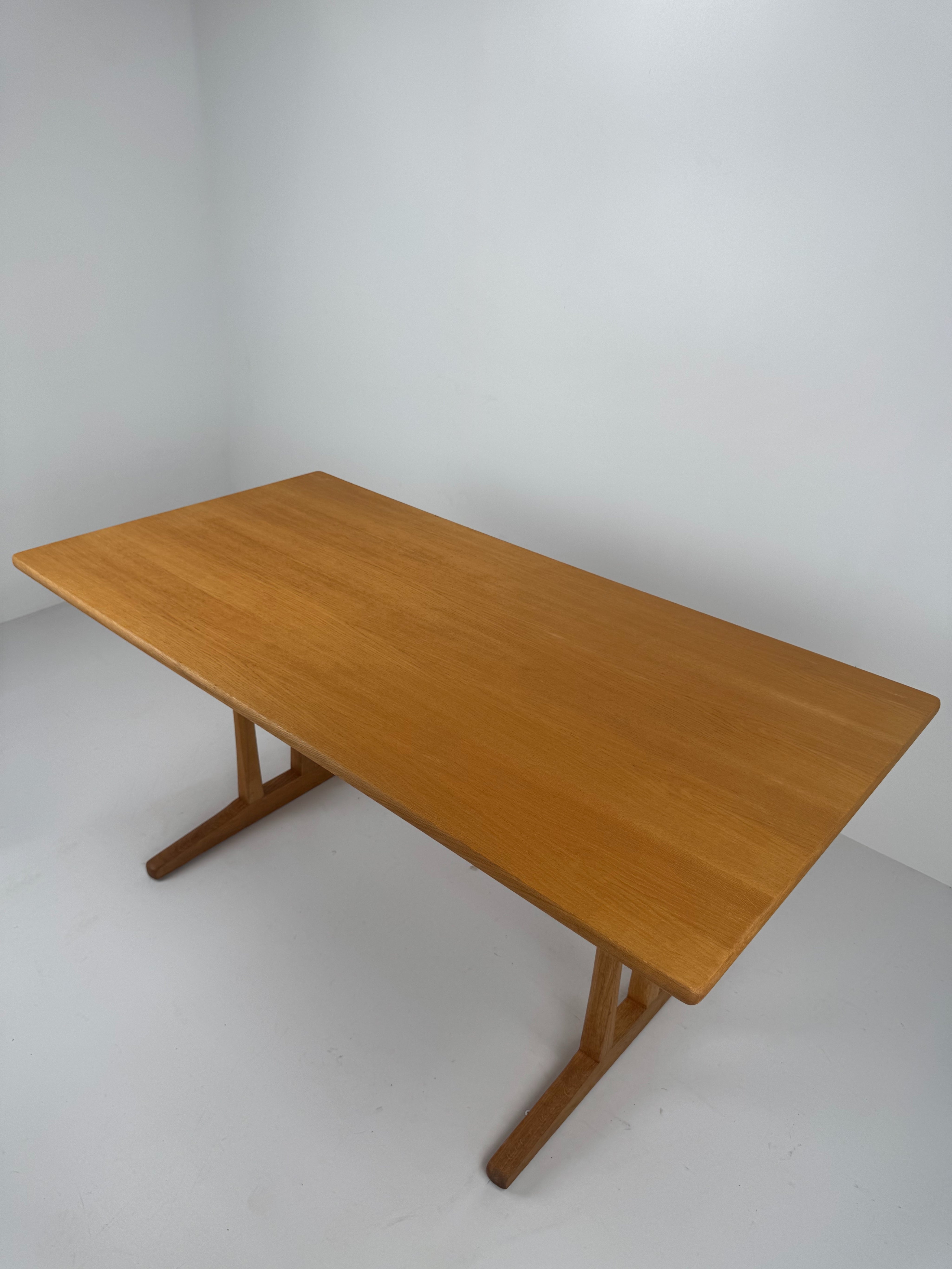 C18_Shaker_Dining_Table_by_Børge_Mogensen_for_FDB_Møbler,_Oak,_Denmark,_1960s