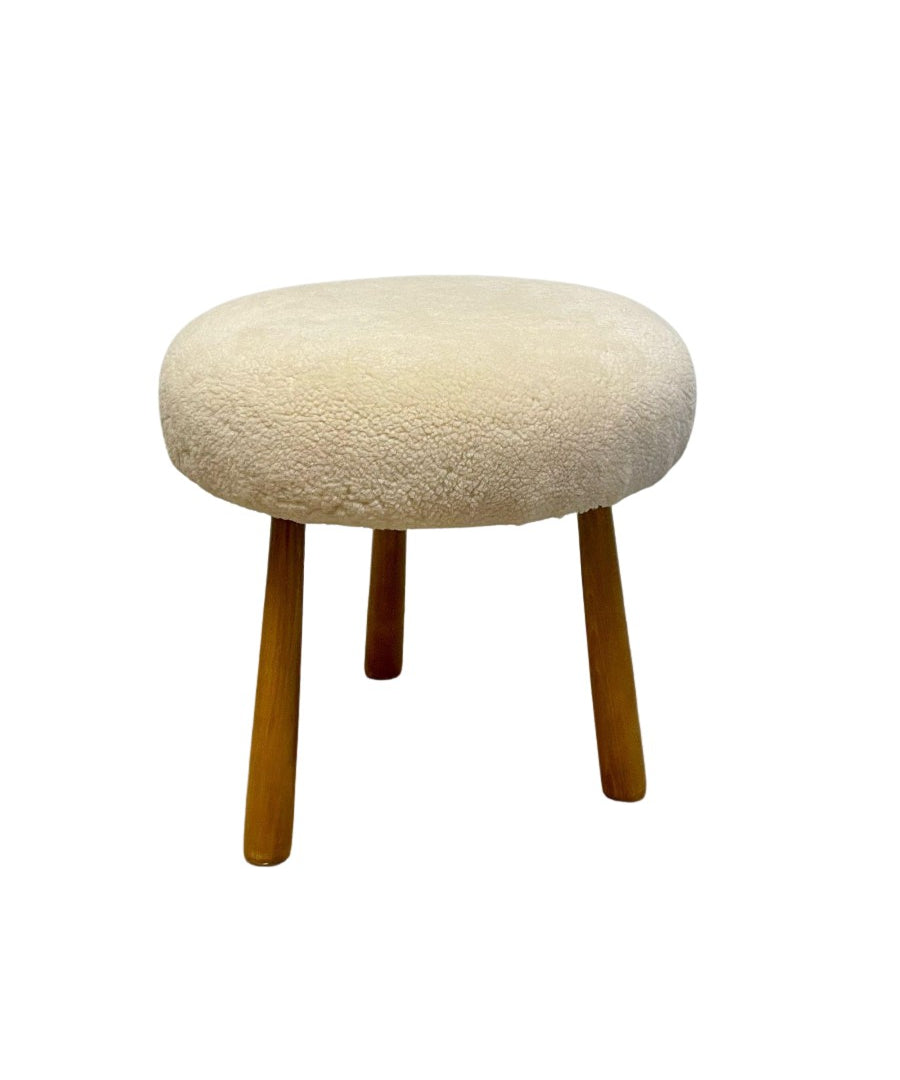 Sheepskin_Footstool_Swedish_Modern_Style_Contemporary_2023_USA