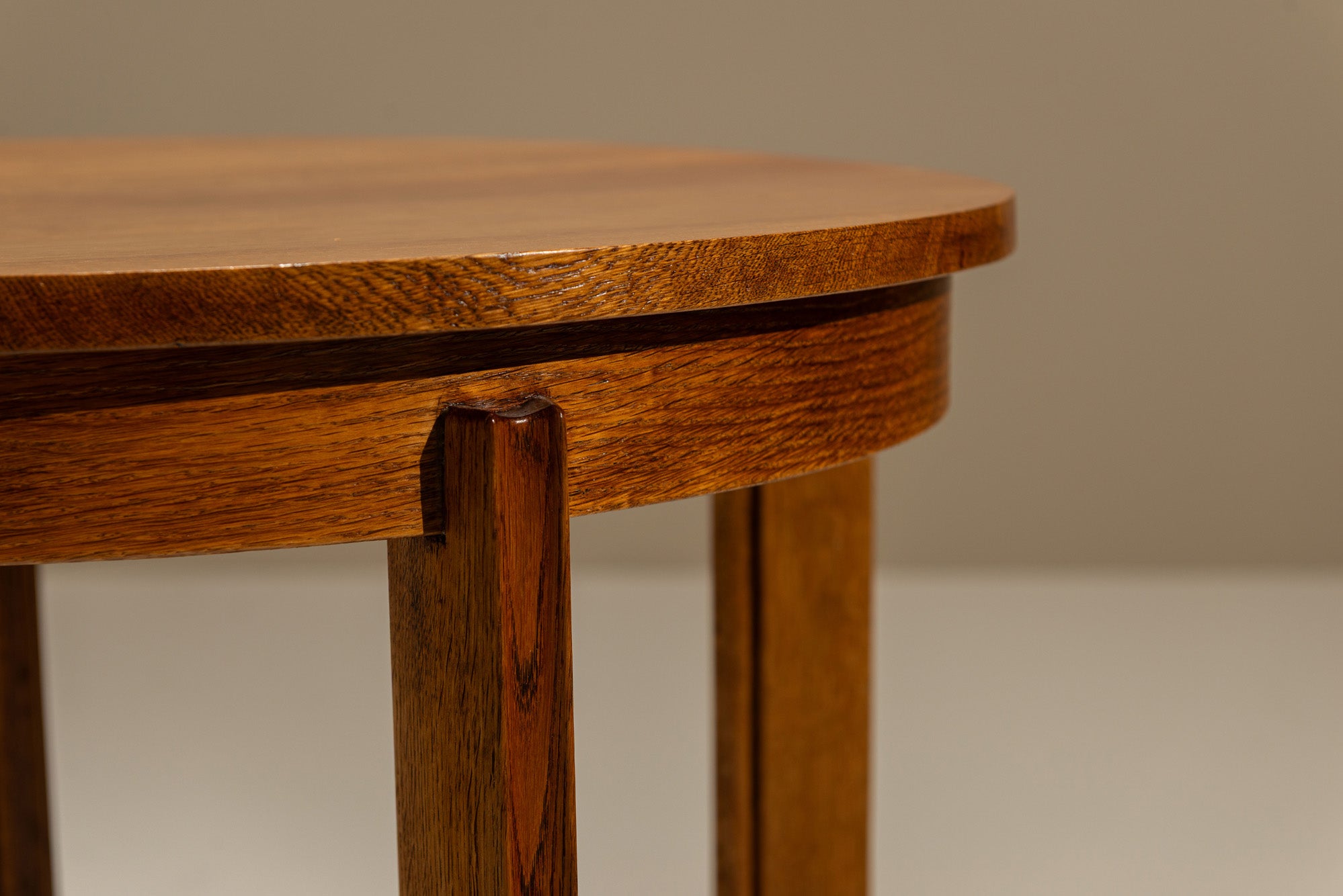 Amsterdam_School_Oak_Side_Table,_1920s,_Netherlands