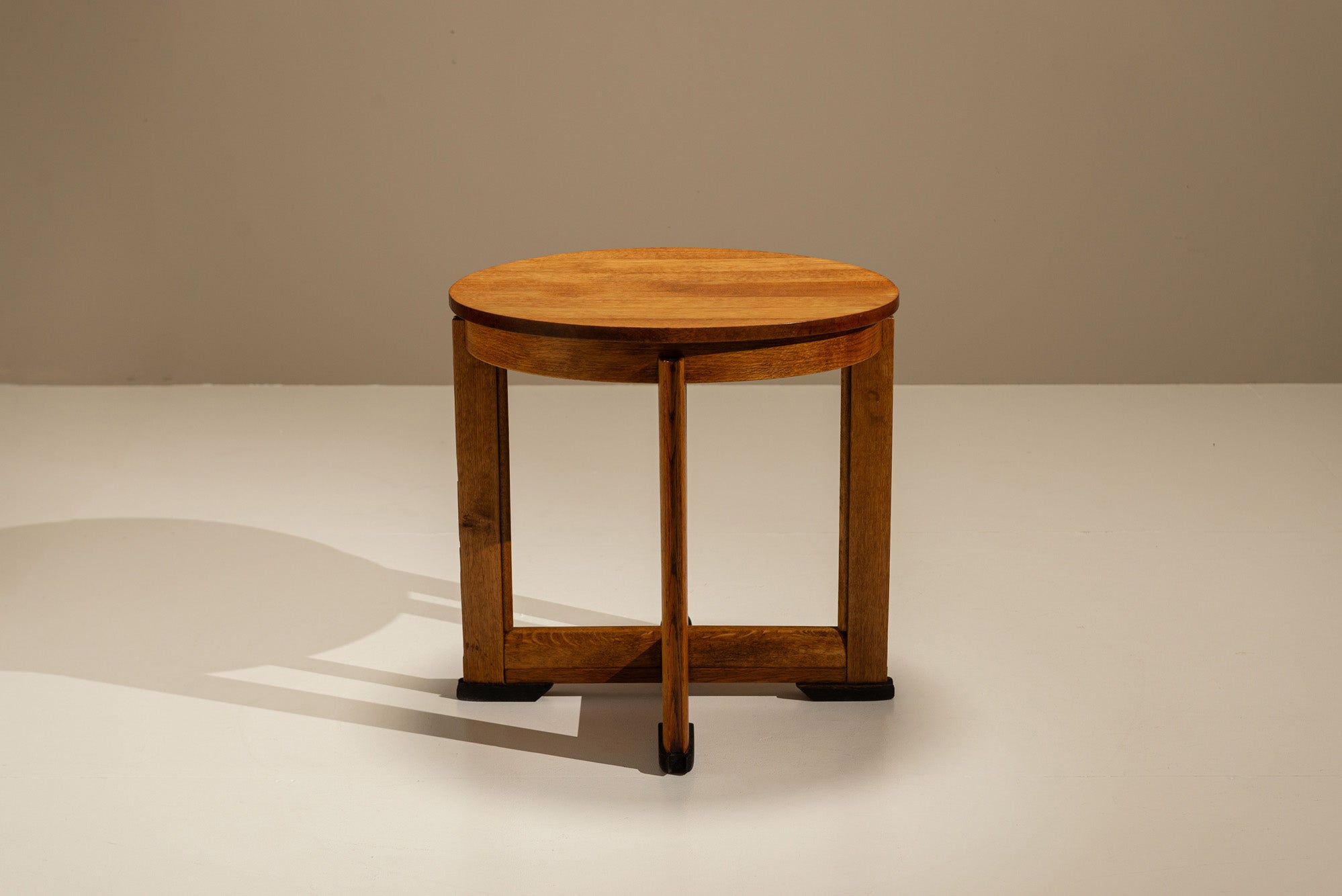 Amsterdam_School_Oak_Side_Table,_1920s,_Netherlands