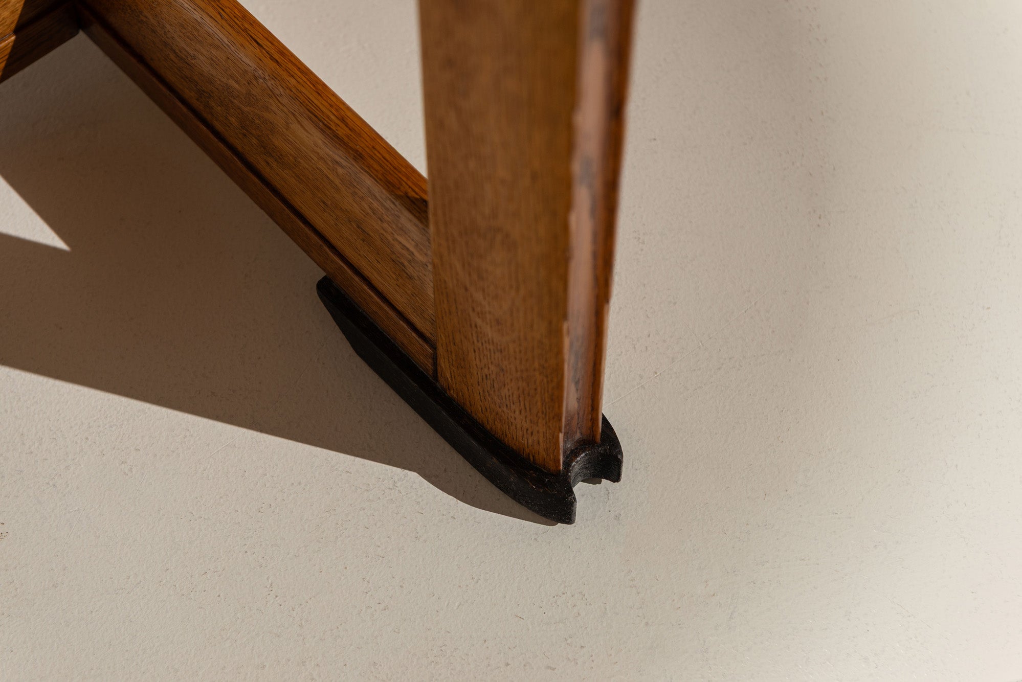 Amsterdam_School_Oak_Side_Table,_1920s,_Netherlands