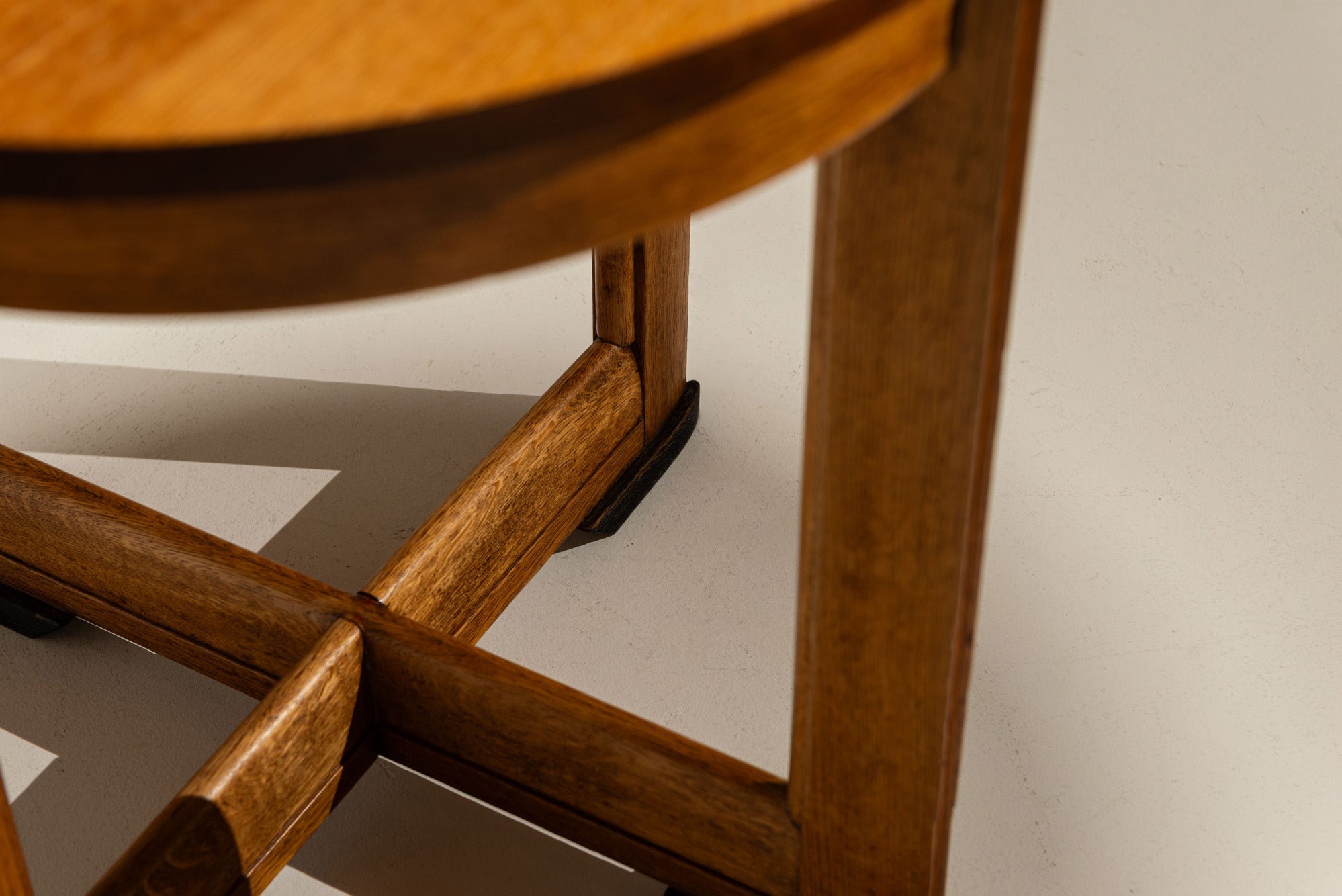 Amsterdam_School_Oak_Side_Table,_1920s,_Netherlands