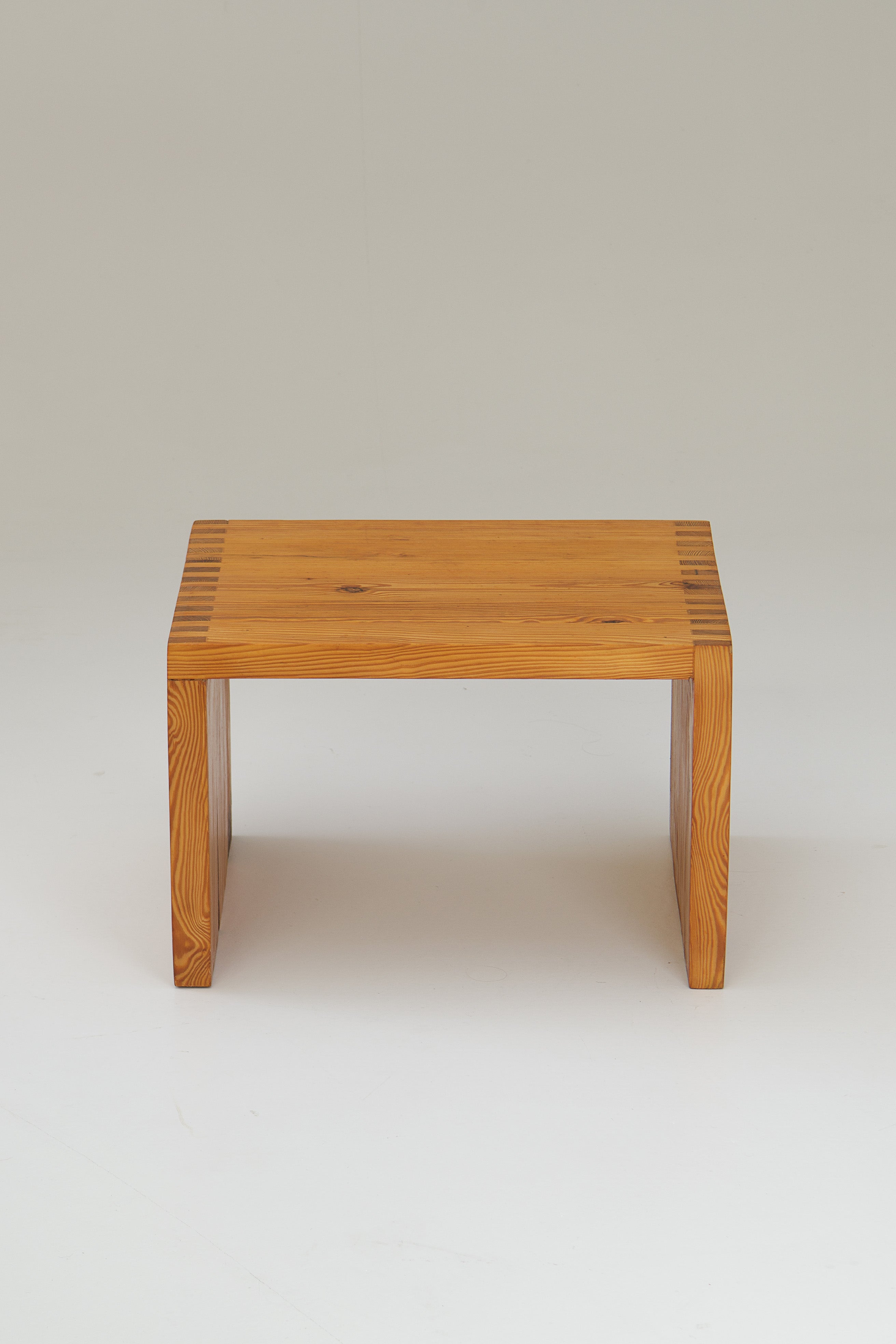 Side_Table_or_Stool_in_Solid_Pine_by_Ate_van_Apeldoorn