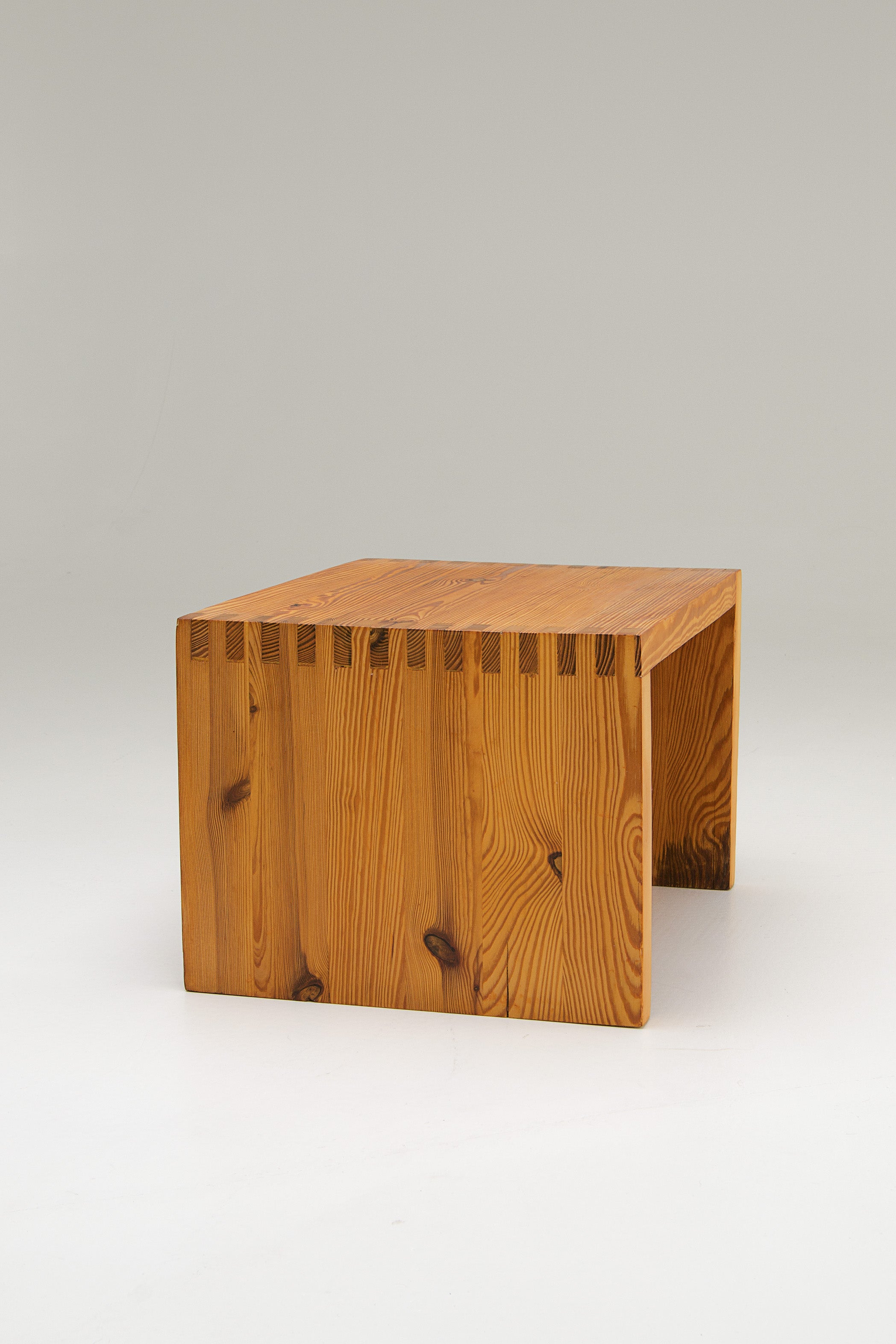 Side_Table_or_Stool_in_Solid_Pine_by_Ate_van_Apeldoorn